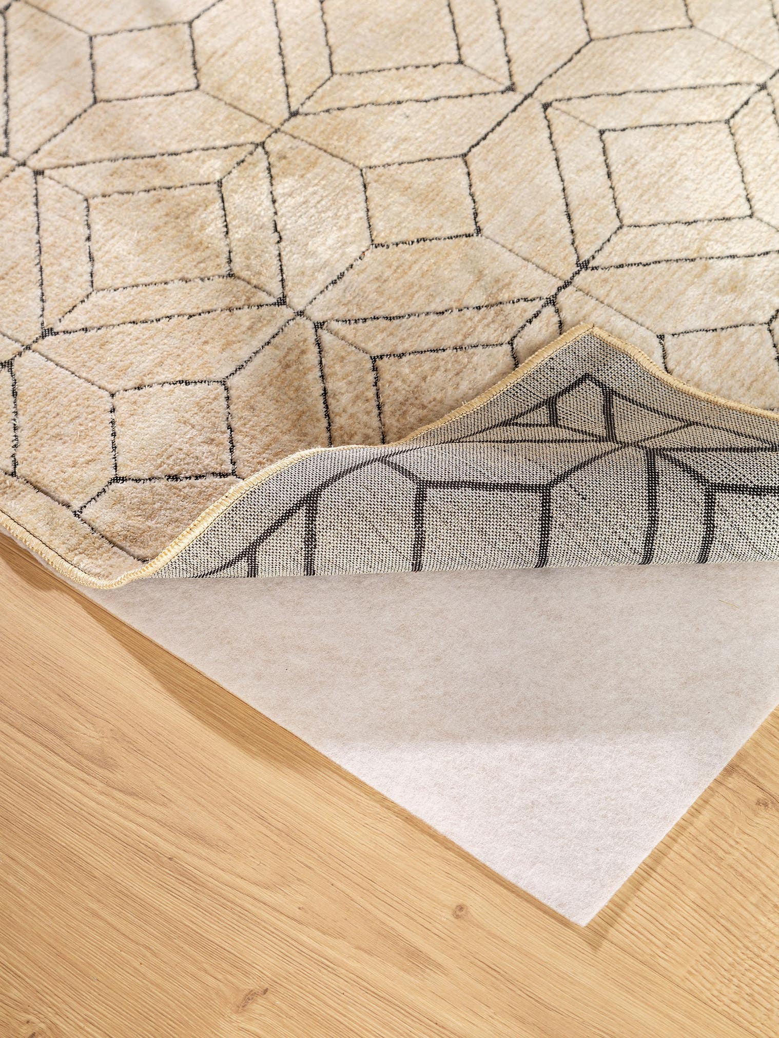 Rug made of 100% Polyester in Beige with a 1- 5 mm high pile by benuta