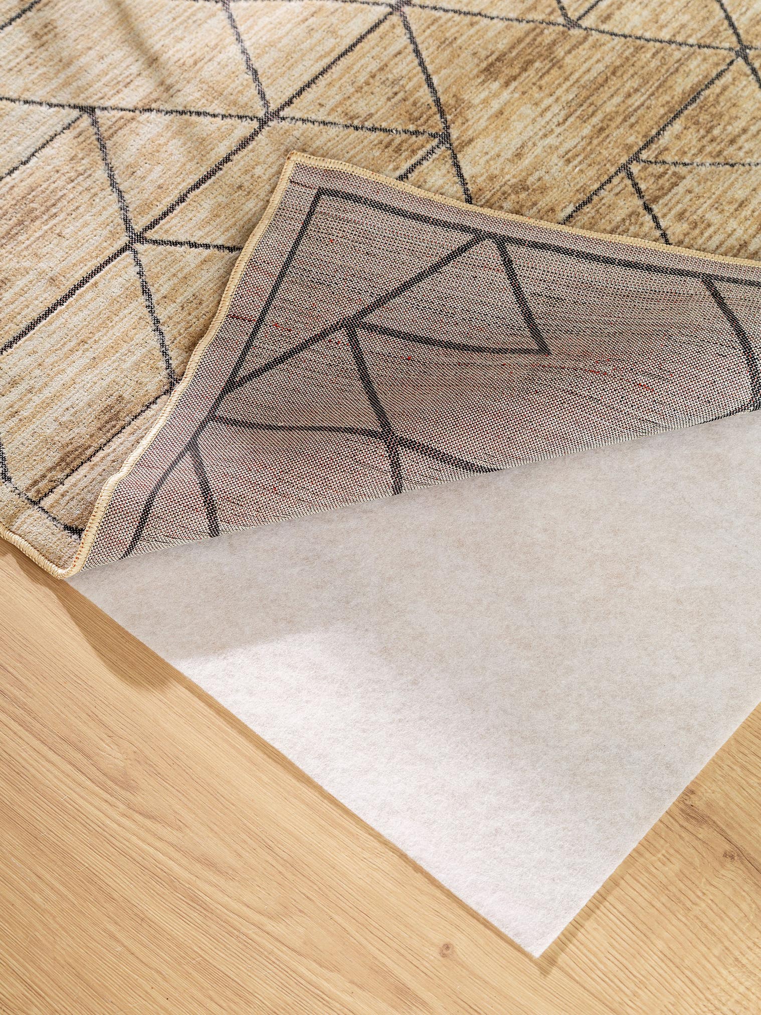 Tapijt van 100% Polyester in Beige met een 1- 5 mm hoge pool van benuta