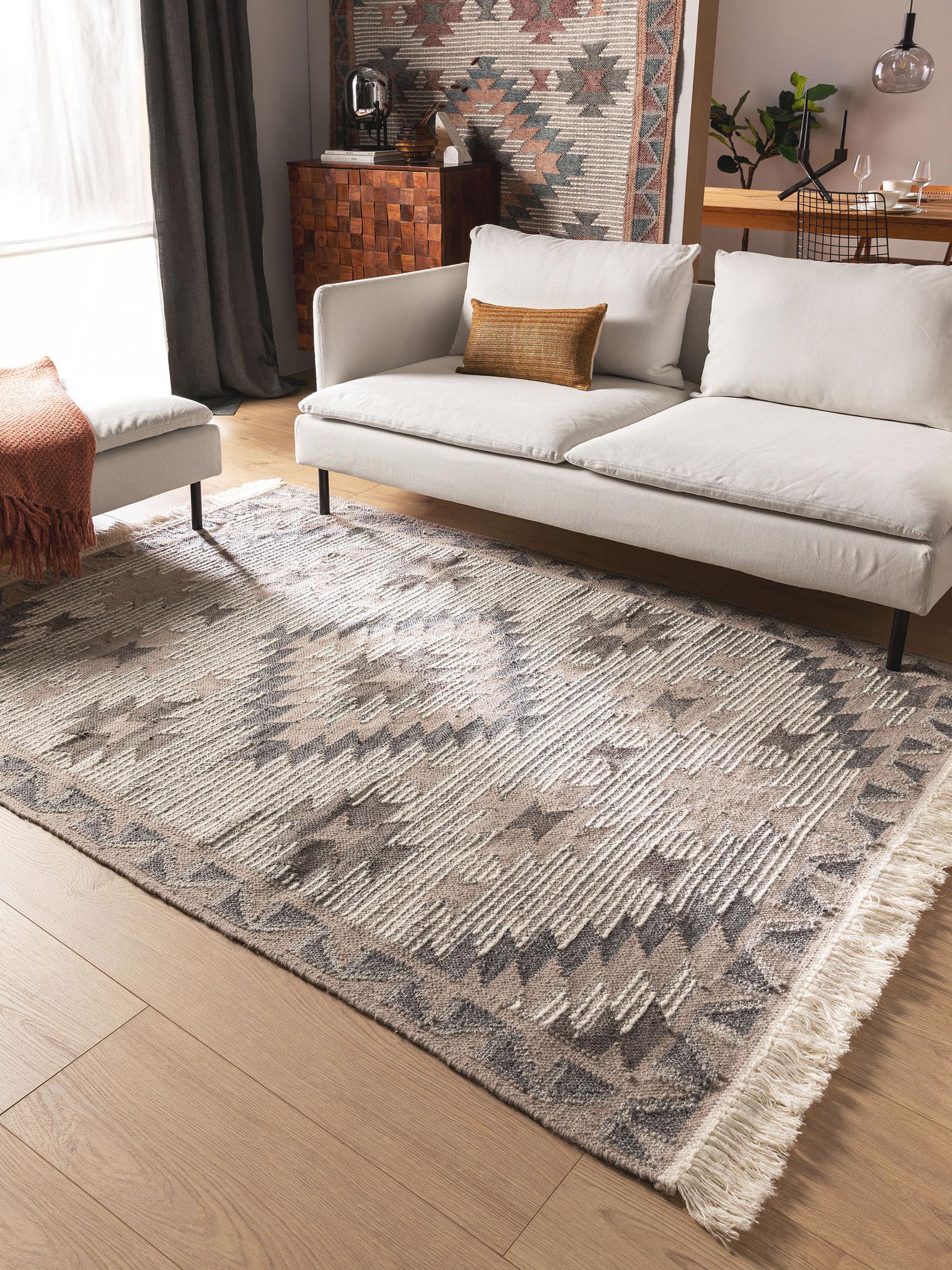 Teppich aus 70% Wolle, 30% Polyester in Grau mit bis 5 mm hohem Flor von benuta Pure