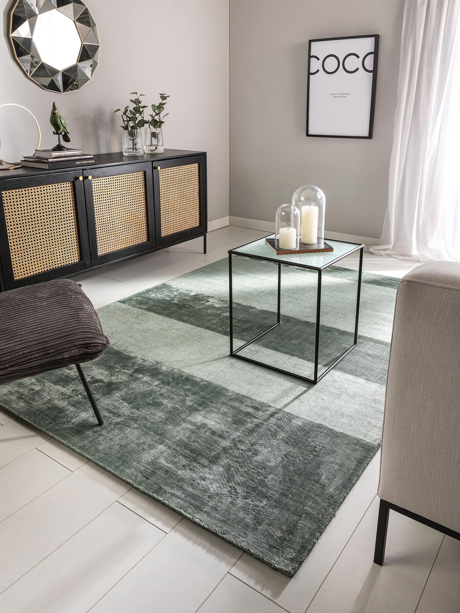 Teppich aus 100% Viskose in Grün mit 6 bis 10 mm hohem Flor von benuta Pure