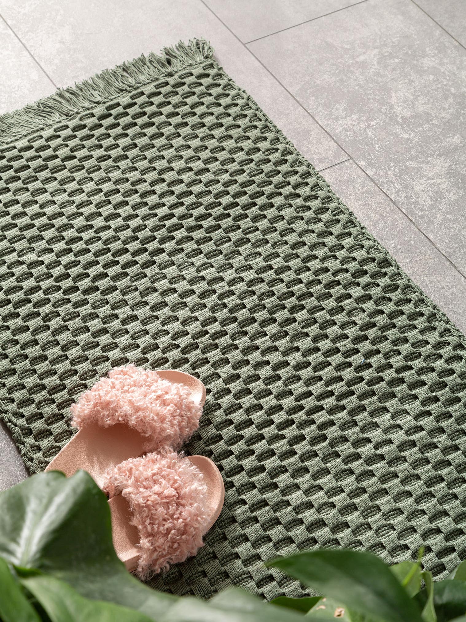 Teppich aus 100% Baumwolle in Grün mit 11 bis 20 mm hohem Flor von benuta Nest