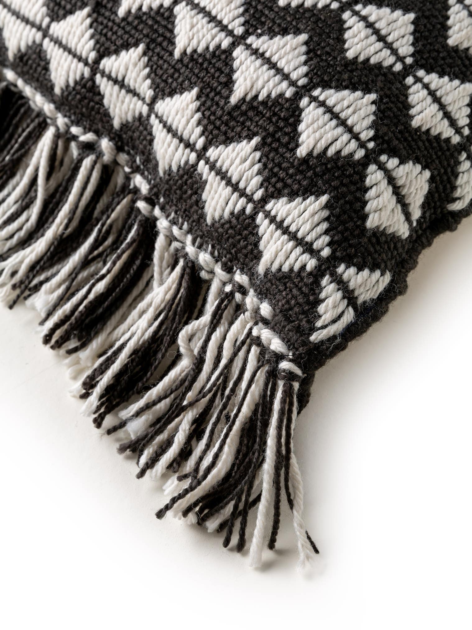 In- & Outdoor cushion Morty Black/White in Geometric design made of 100% Polyester (recycled PET) by benuta Pure