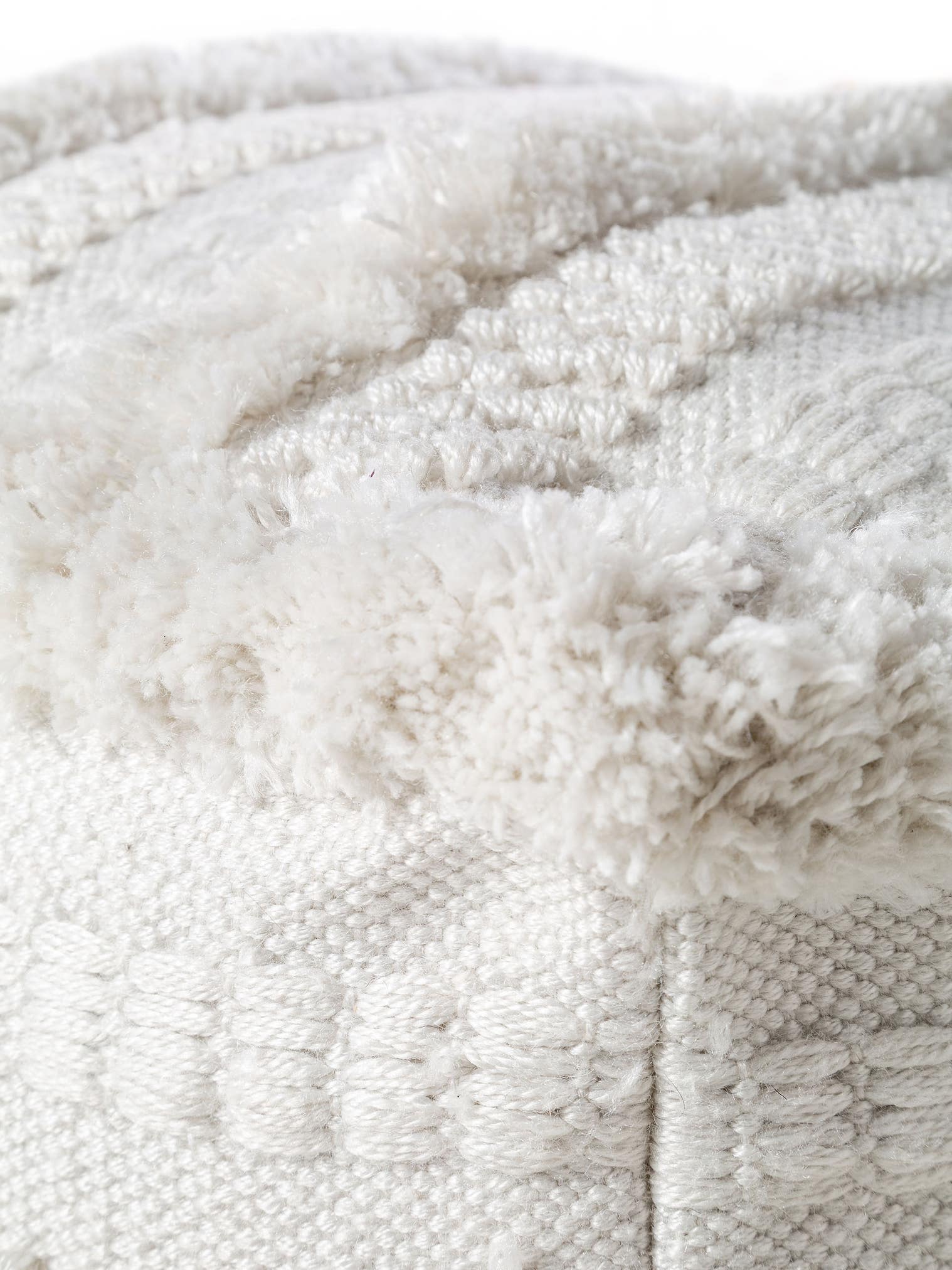 Pouf per interno ed esterno Toni Ivory in Berbero-ontwerp van 100% poliestere (riciclaggio PET) door benuta Pure