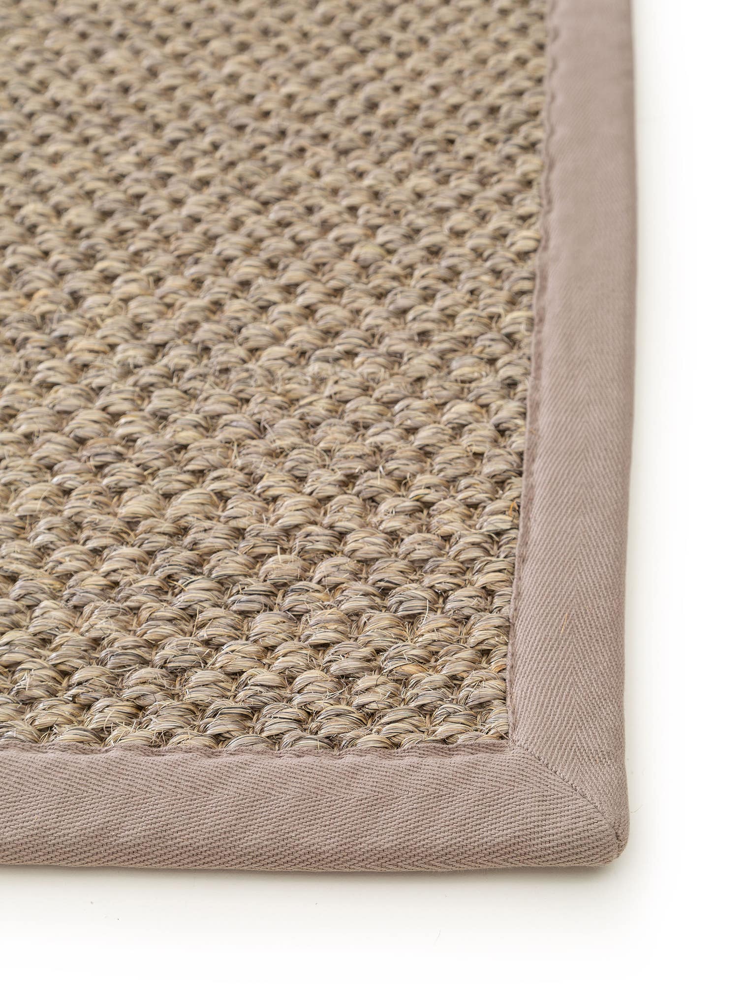 Tæppe af 100% Sisal i Grå med 1- 5 mm høj luv fra benuta Pure