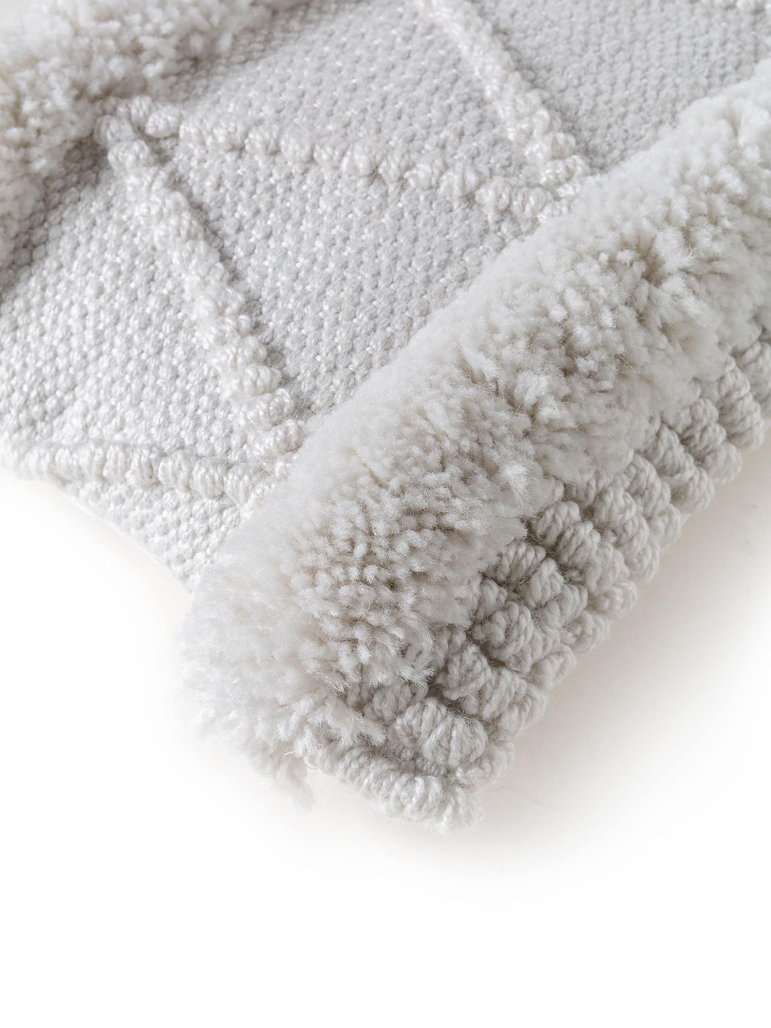 In- & Outdoor Kissenbezug Toni Ivory im Design Berber aus 100% Polyester (recyceltes PET) von benuta Pure