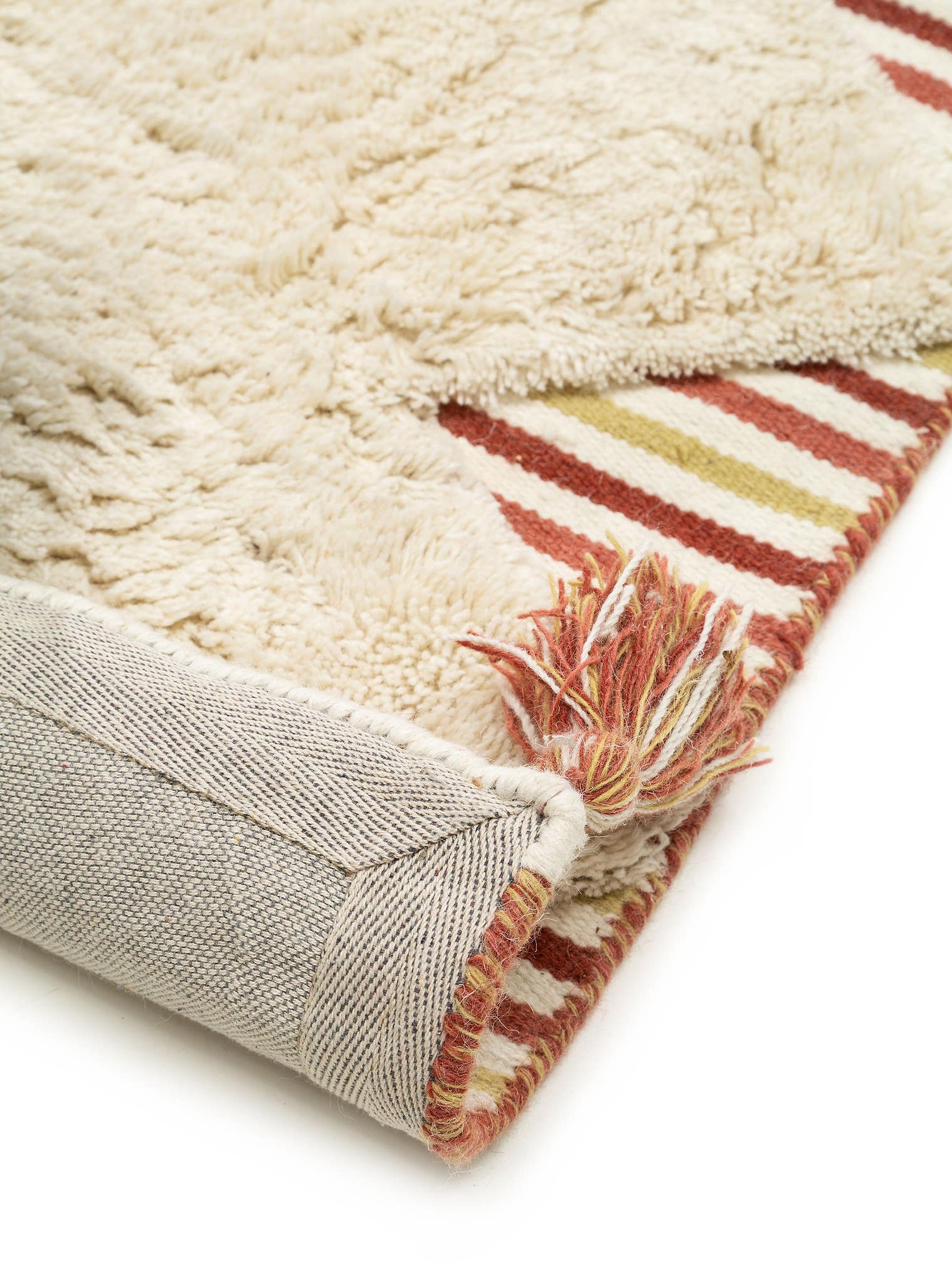 Tapijt van 100% Wol in Grijs met een 21 - 30 mm hoge pool van Lytte