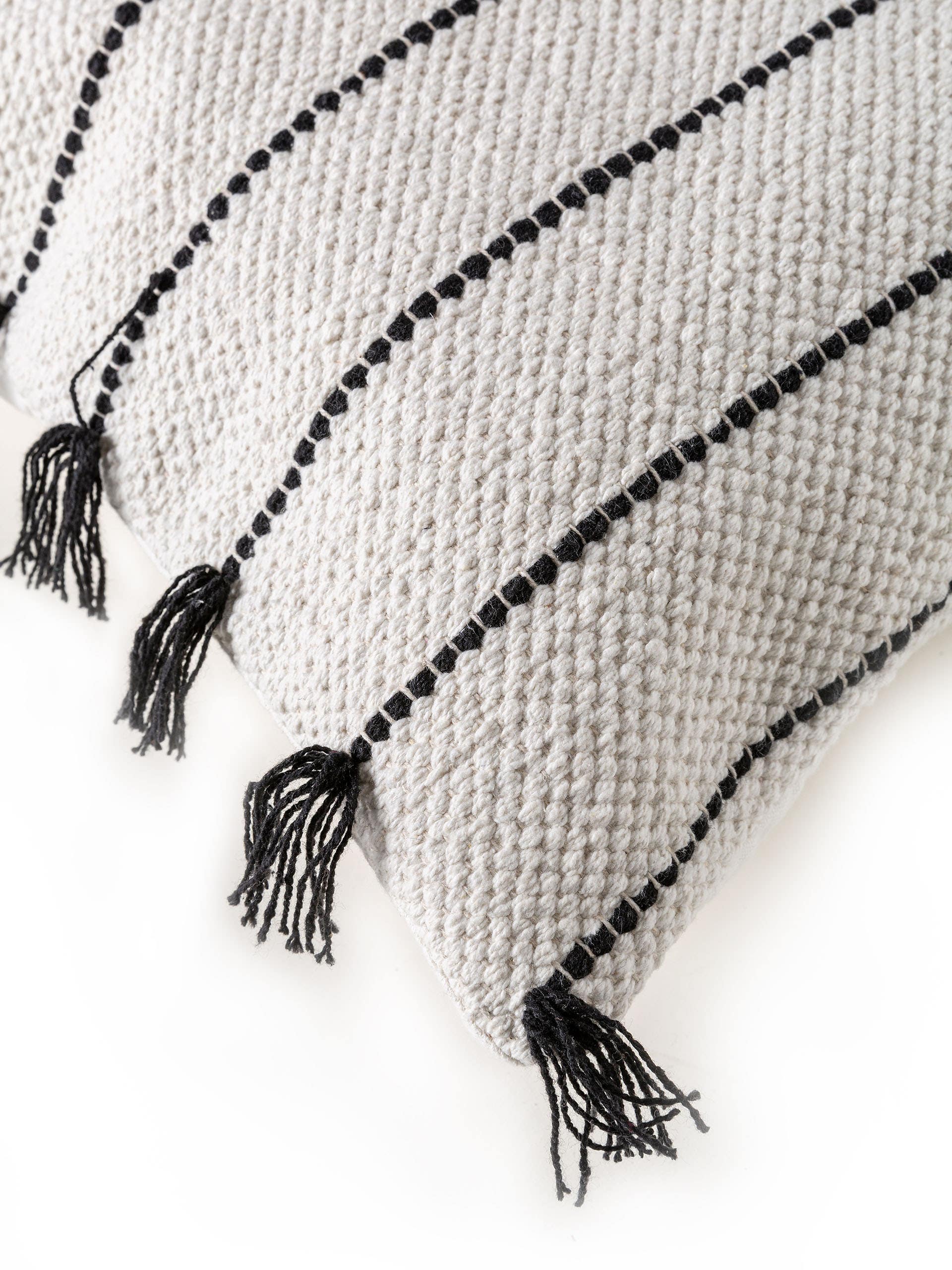 Cushion Cover Bo Ivory in Berber design made of 100% Cotton by benuta Pop