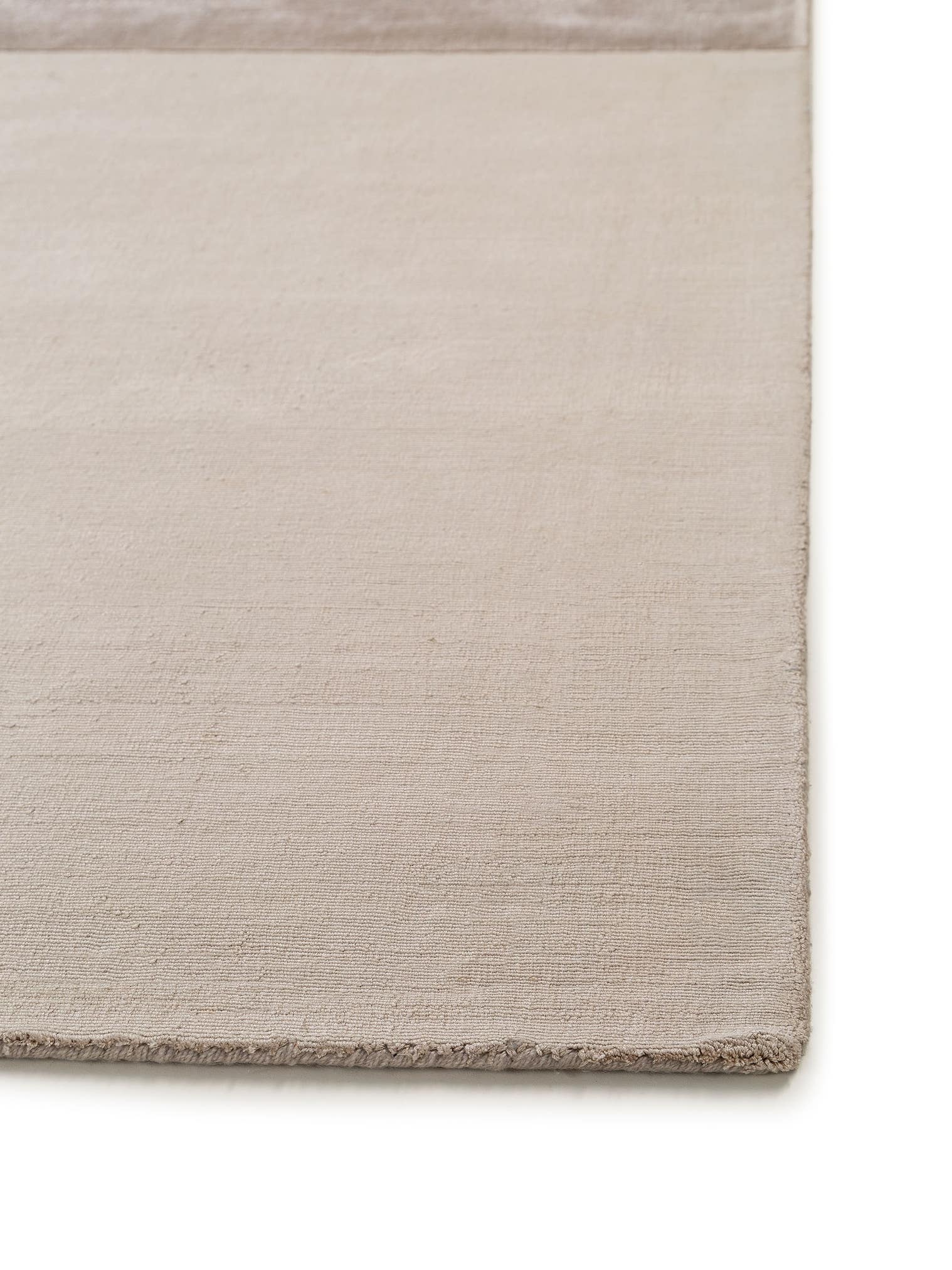 Teppich aus 100% Viskose in Beige mit 6 bis 10 mm hohem Flor von benuta