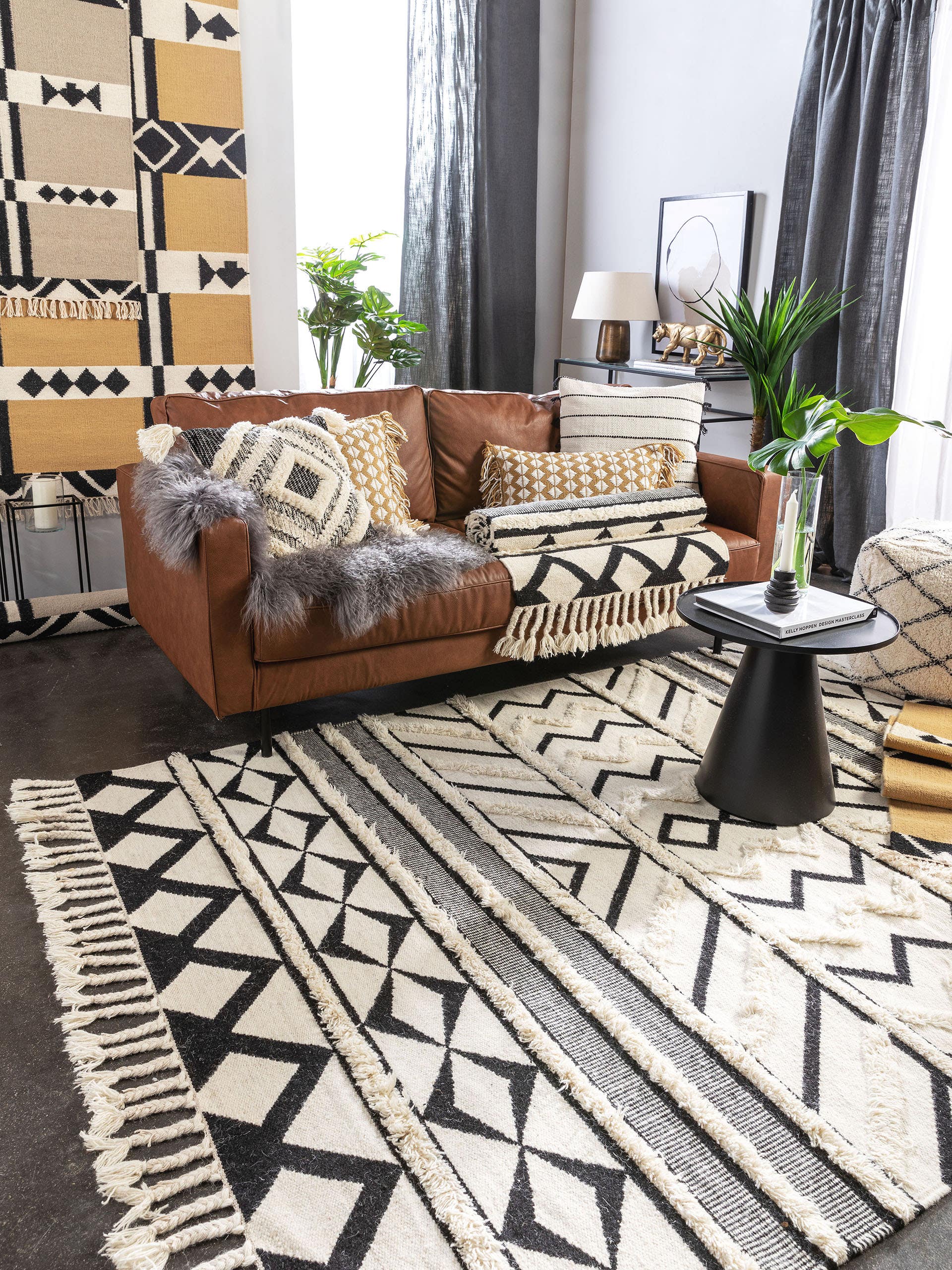 Rug made of 80% wool, 20% cotton in Black/White with a 6 - 10 mm high pile by benuta Pure