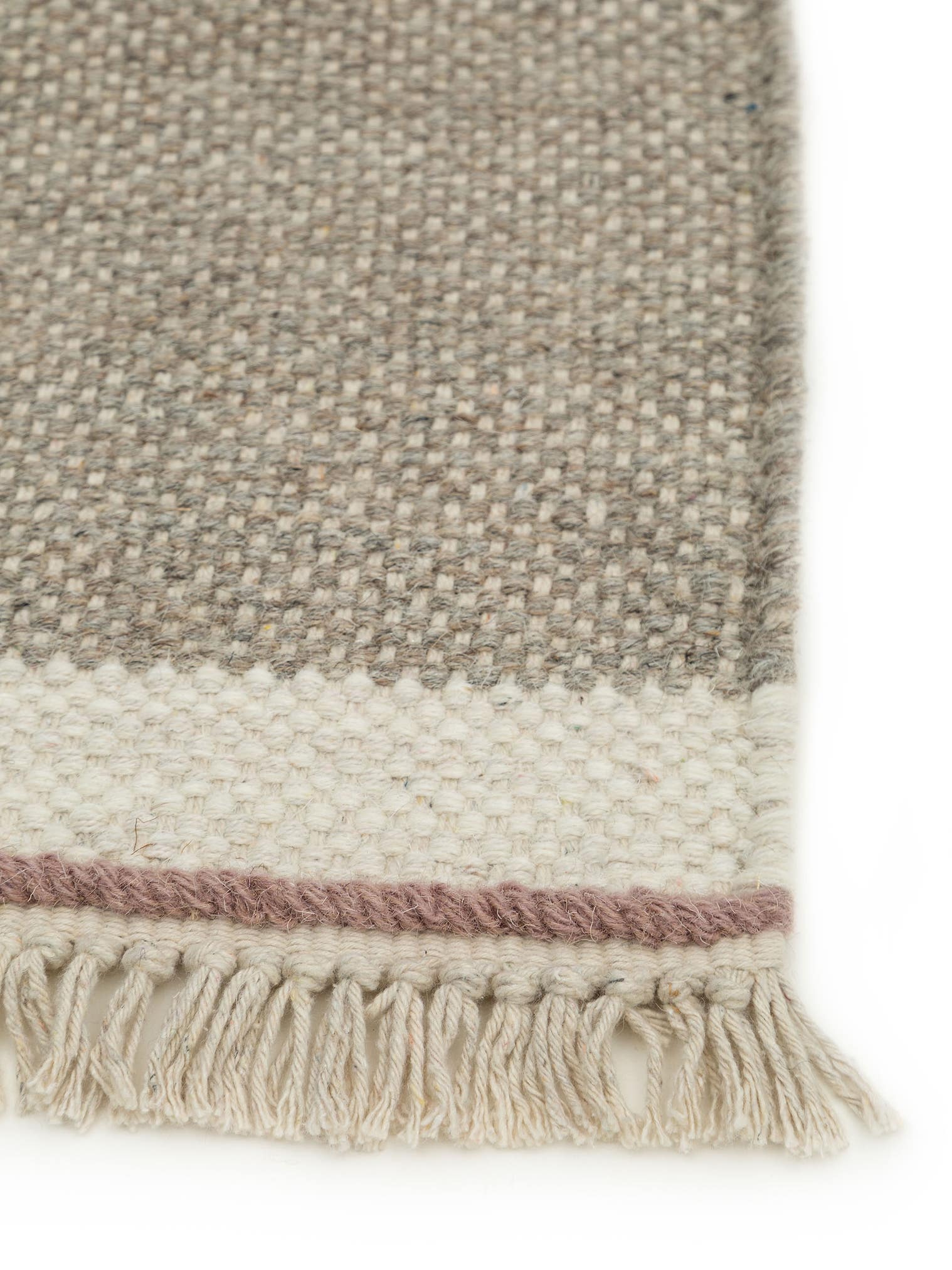 Teppich aus 60% Wolle, 40% Baumwolle in Grau mit bis 5 mm hohem Flor von benuta Pop