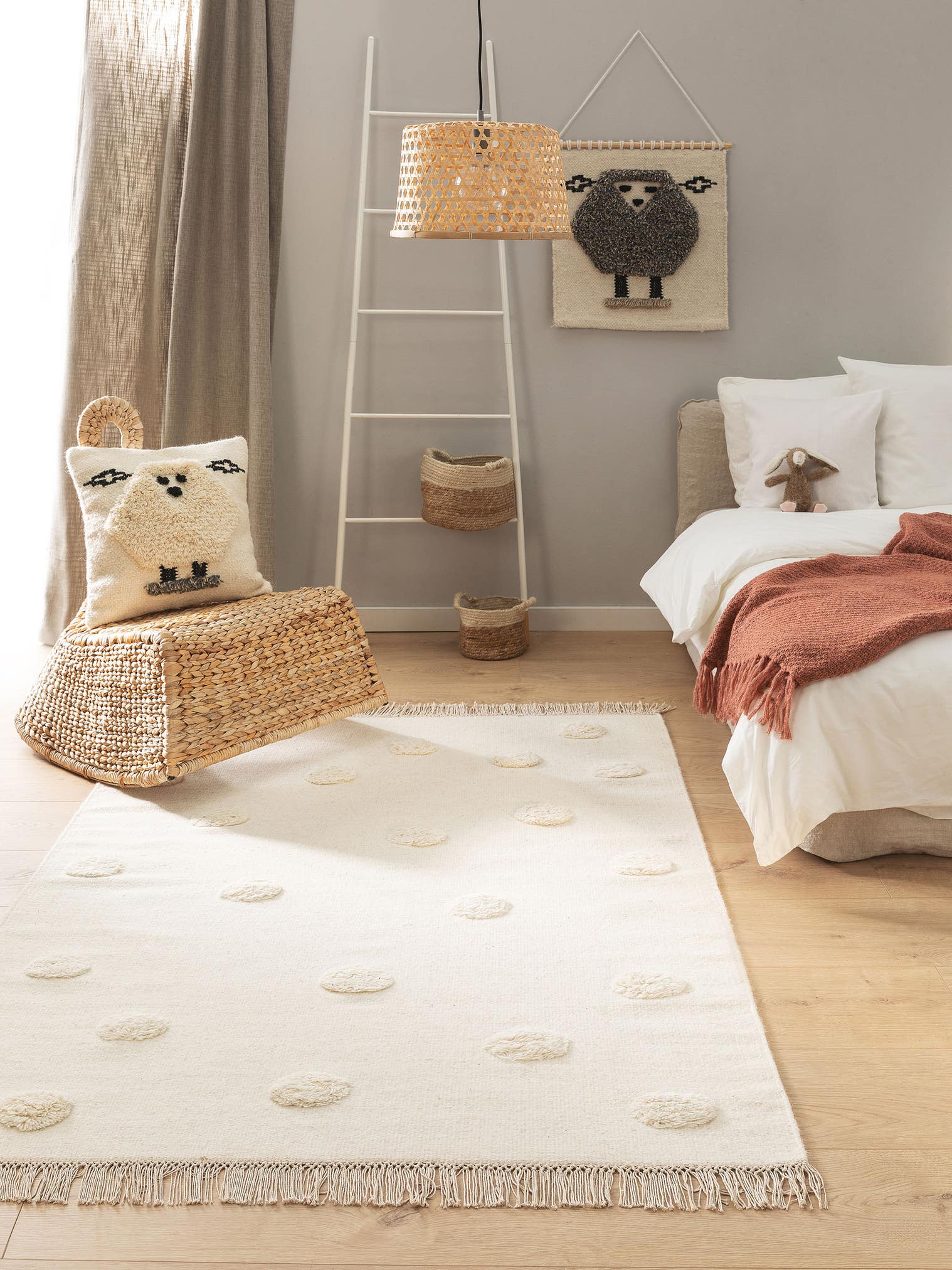 Rug made of 80% wool, 20% cotton in Grey with a 11 - 20 mm high pile by Lytte