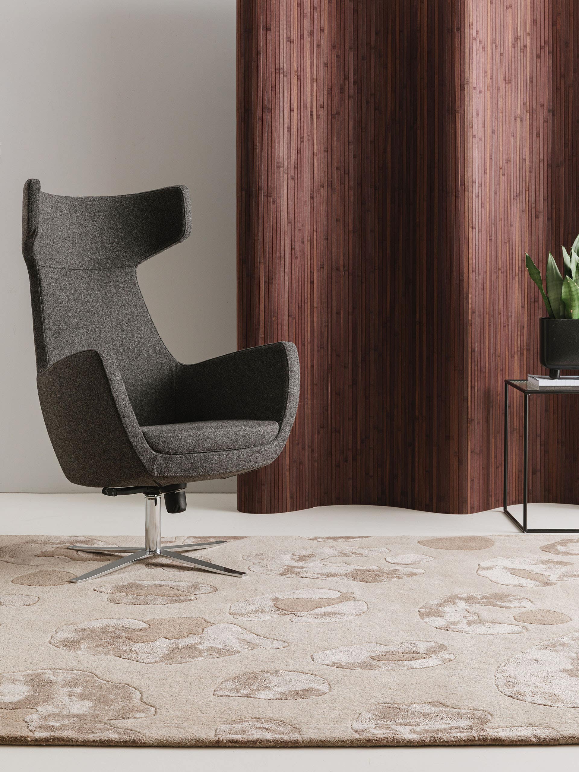 Rug made of 50% Wool, 50% Viscose in Beige with a 6 - 10 mm high pile by benuta