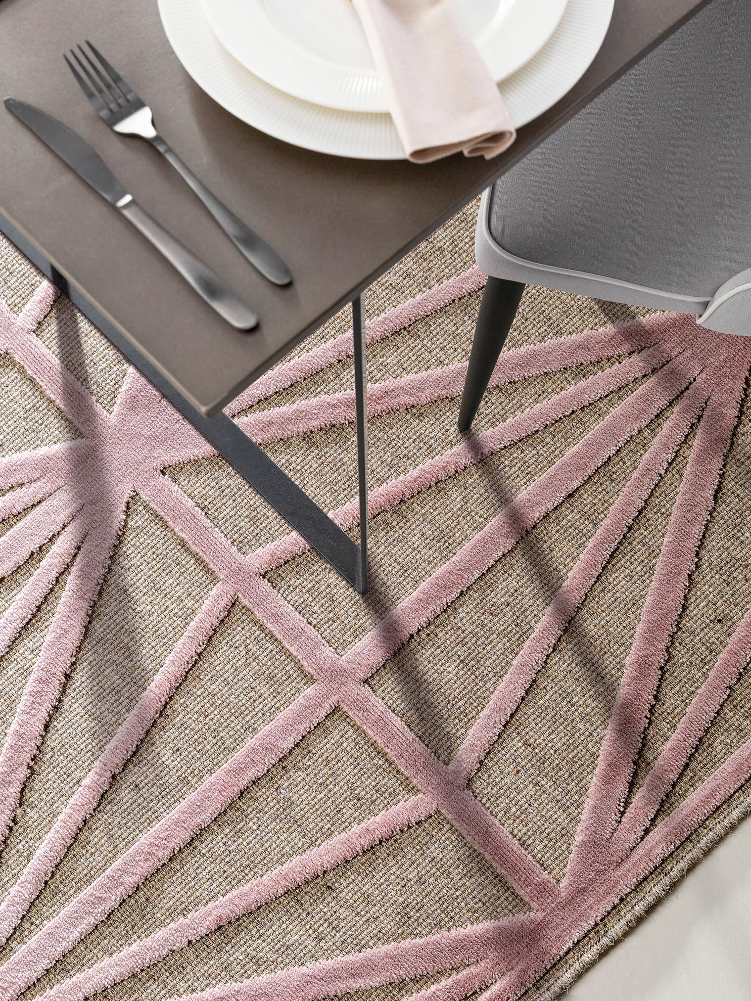 Teppich aus 100% Viskose in Rosa mit bis 5 mm hohem Flor von benuta Pure