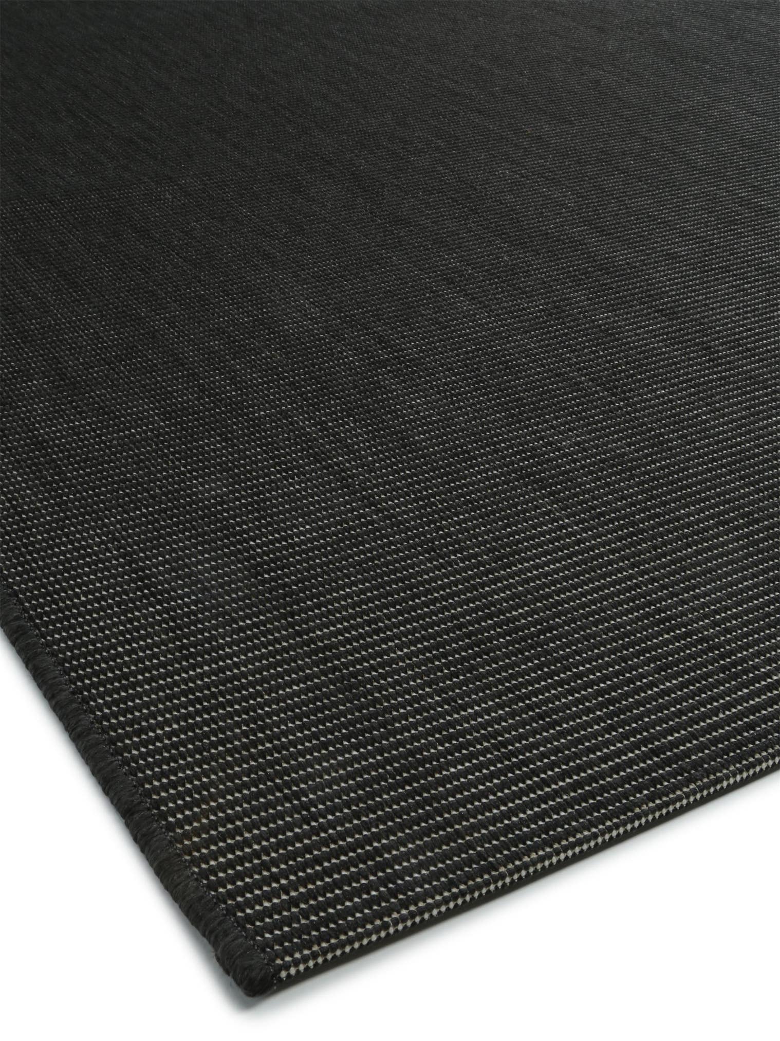 Teppich aus 100% Polypropylen in Schwarz mit 6 bis 10 mm hohem Flor von benuta Nest