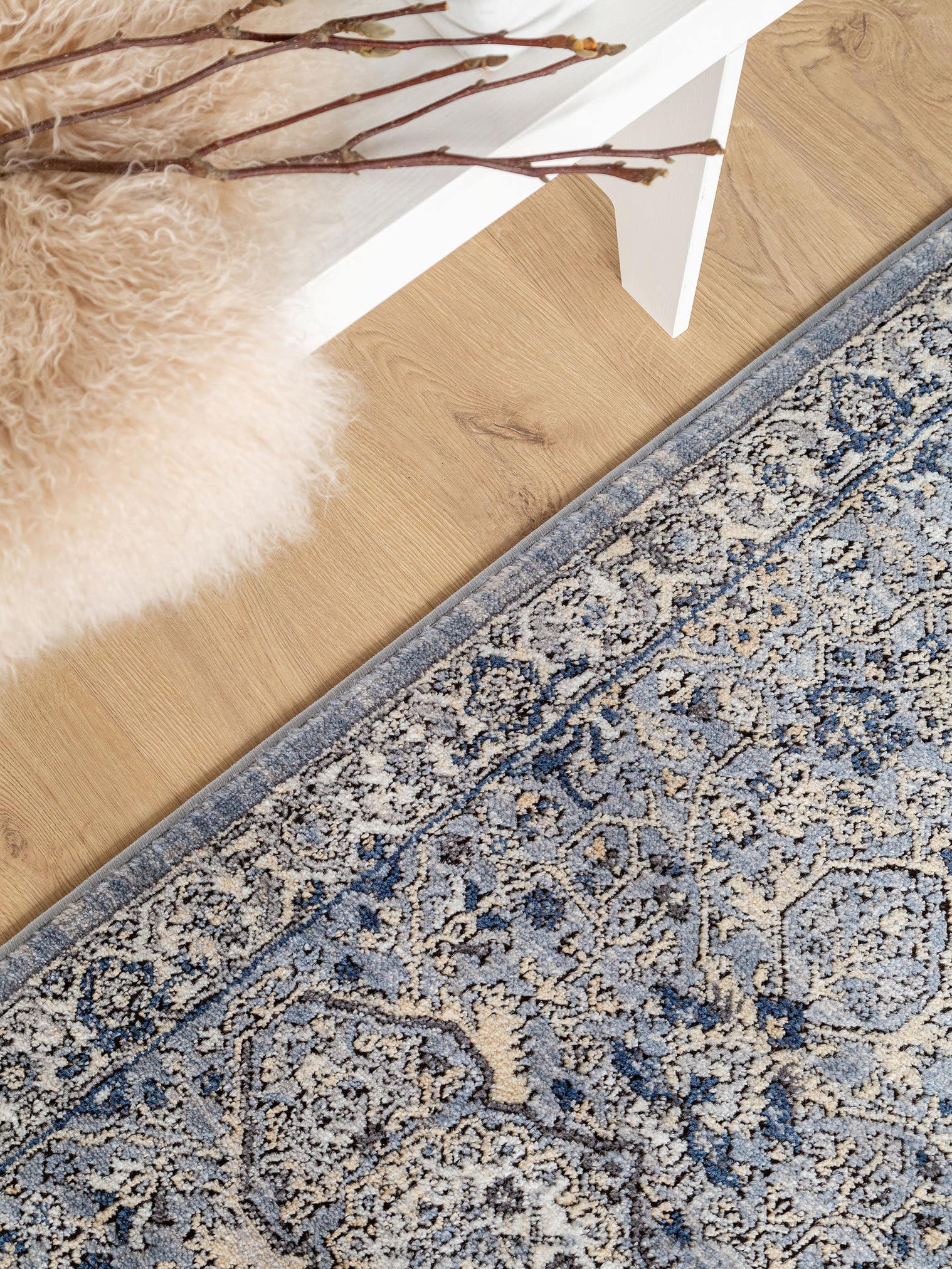 Teppich aus 70% Polyester, 30% Polypropylen in Grau mit 11 bis 20 mm hohem Flor von benuta Nest