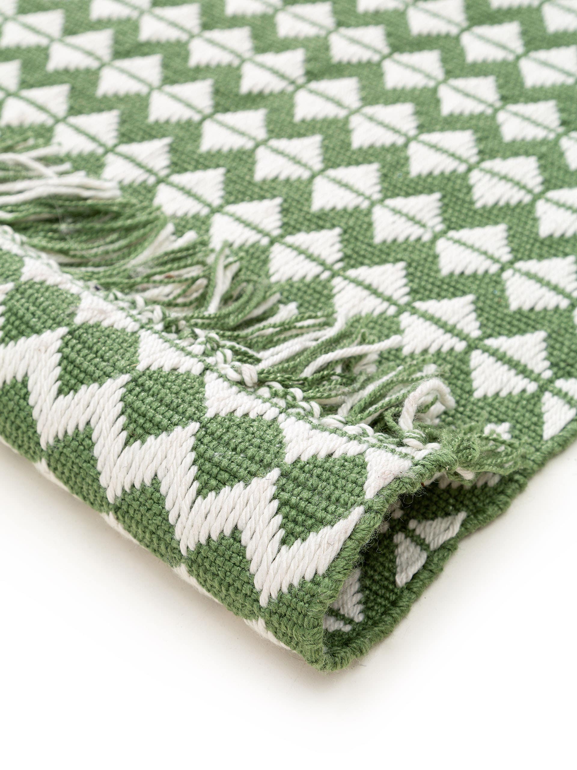 Tapijt van 100% Polyester in Groen met een 1- 5 mm hoge pool van benuta Pure