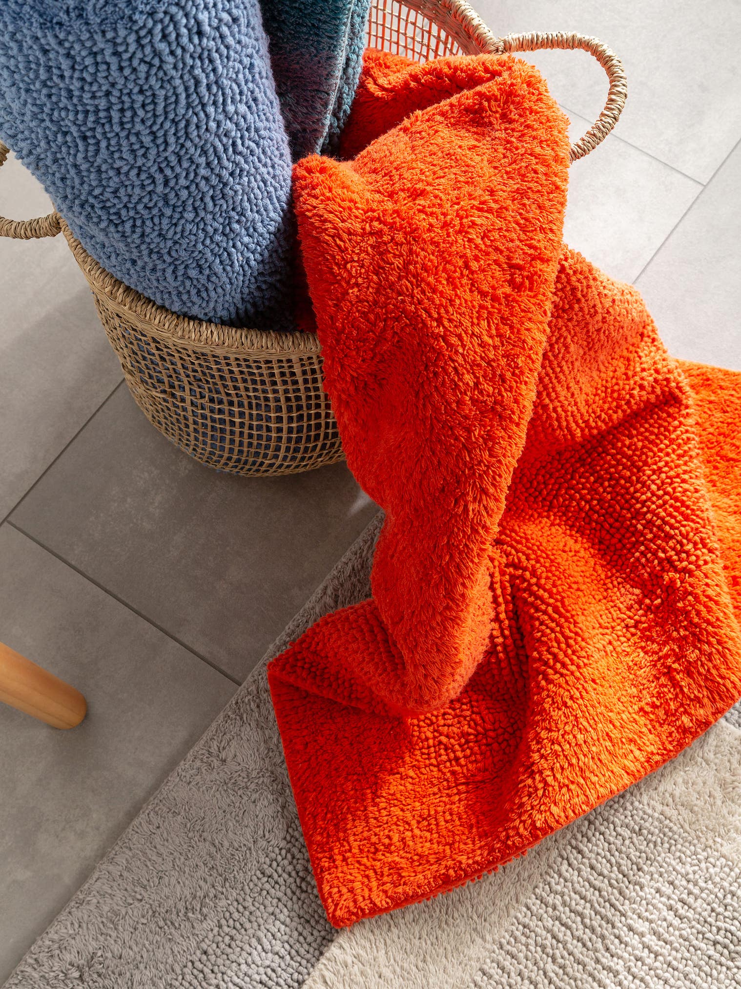 Teppich aus 100% Baumwolle in Blau mit 6 bis 10 mm hohem Flor von benuta Nest