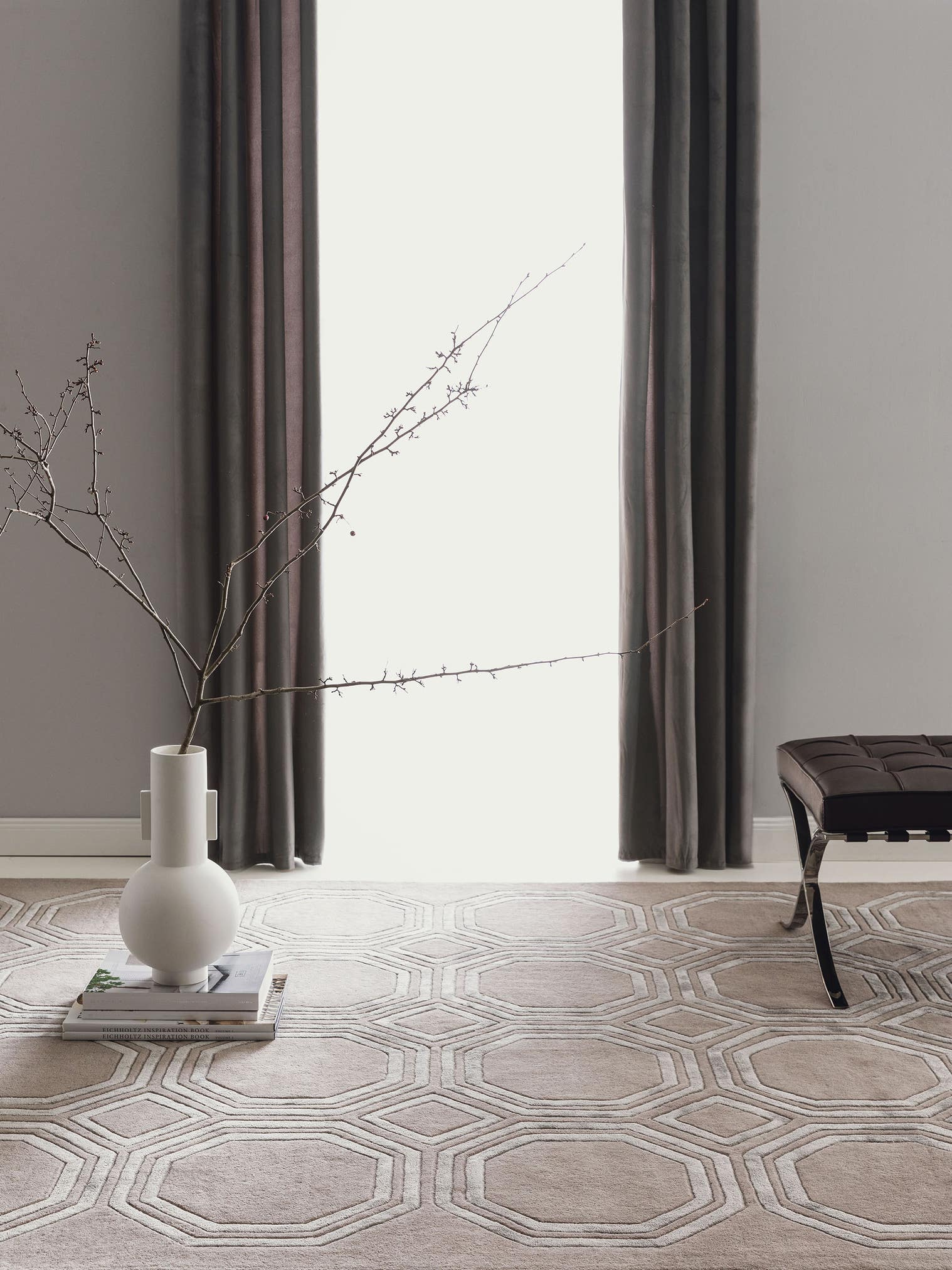 Teppich aus 70% Wolle, 30% Viskose in Grau mit 11 bis 20 mm hohem Flor von benuta Finest