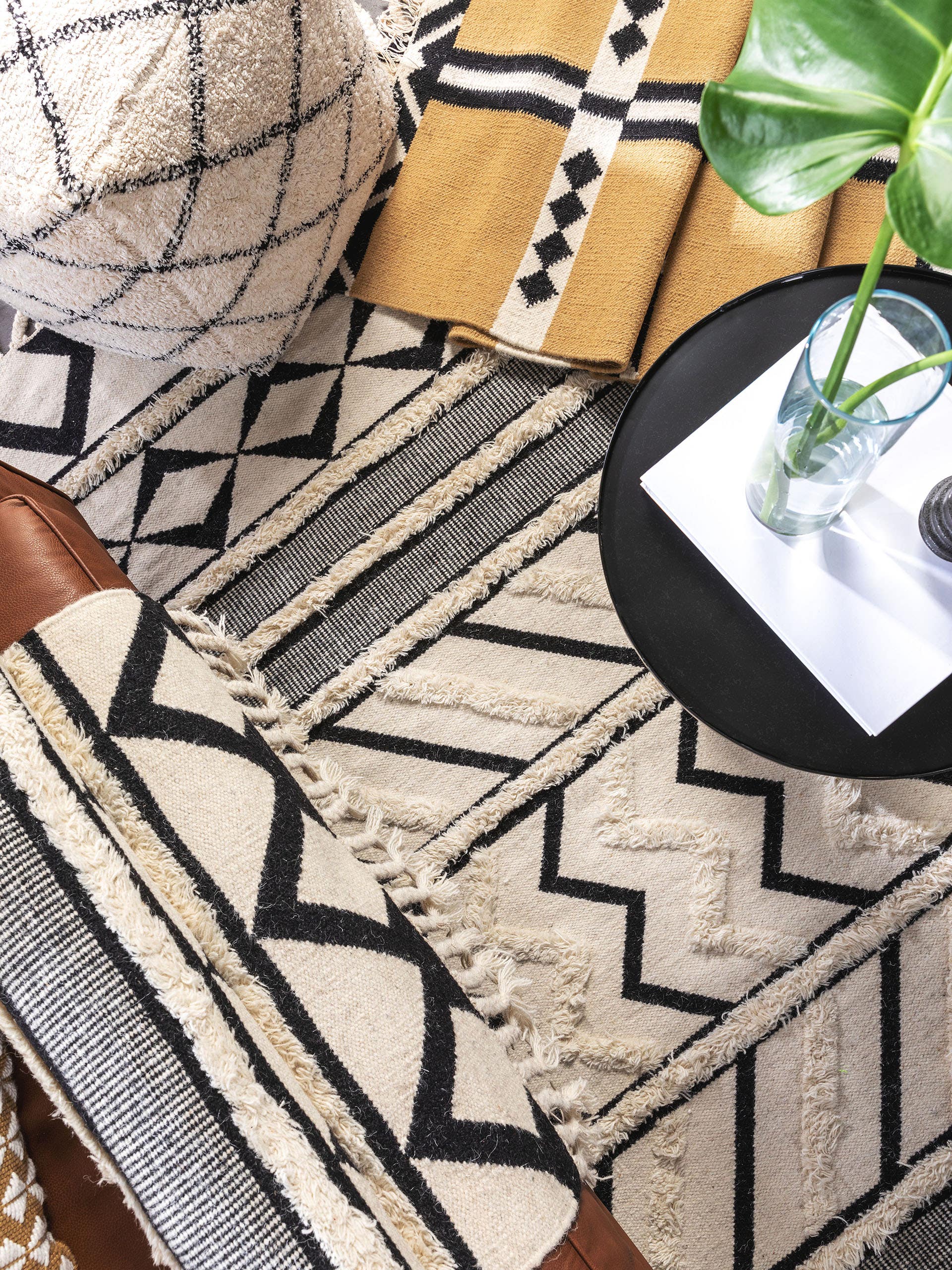 Rug made of 80% wool, 20% cotton in Black/White with a 6 - 10 mm high pile by benuta Pure