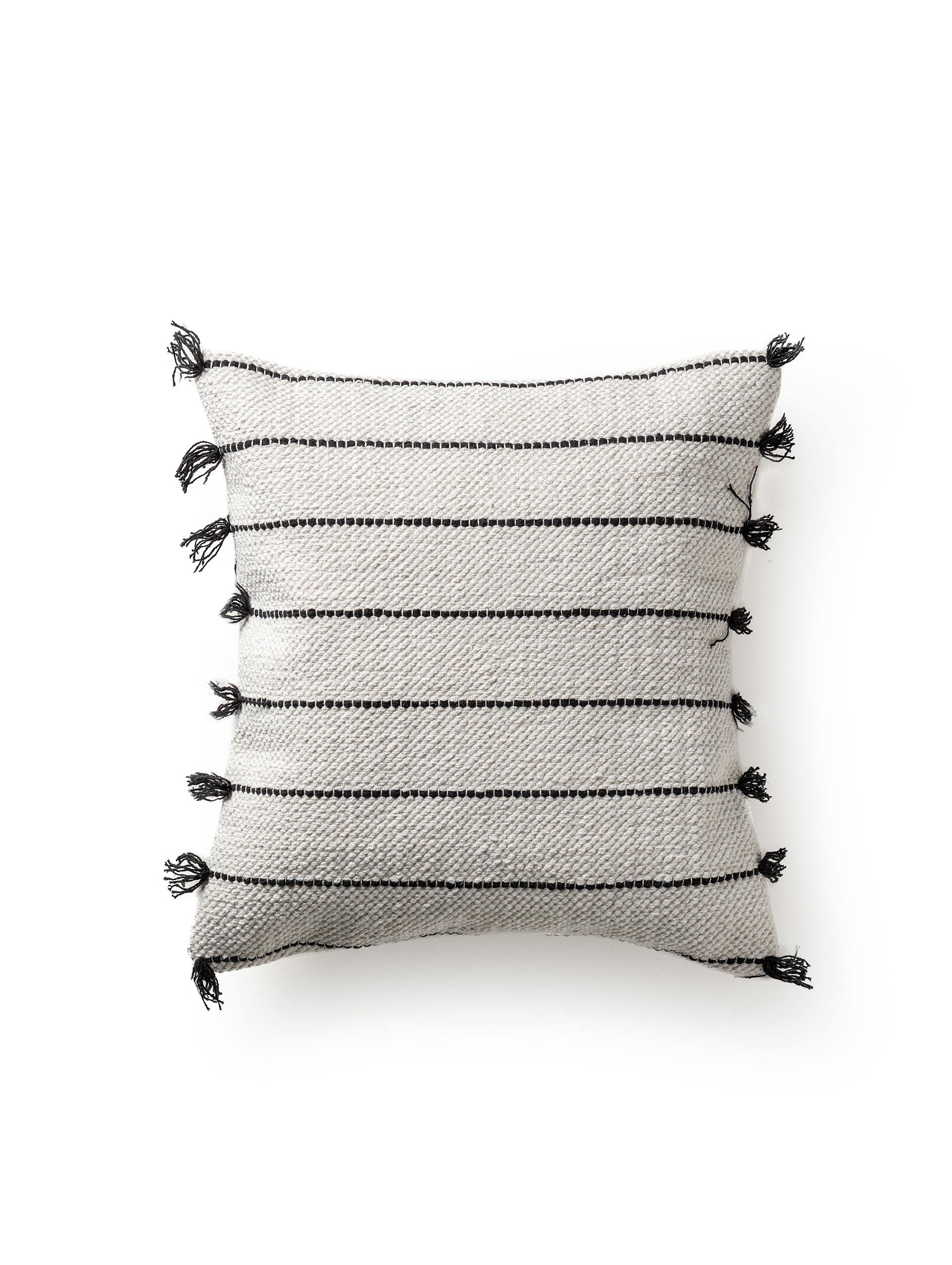 Cushion Cover Bo Ivory in Berber design made of 100% Cotton by benuta Pop