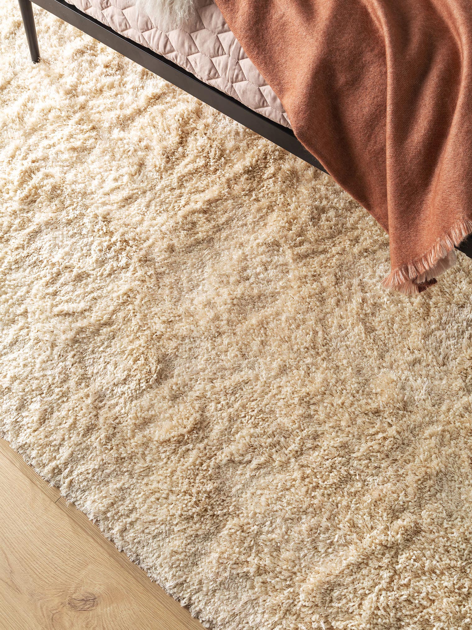 Teppich aus 50% Polyester, 50% Polypropylen in Beige mit 41 bis 50 mm hohem Flor von benuta