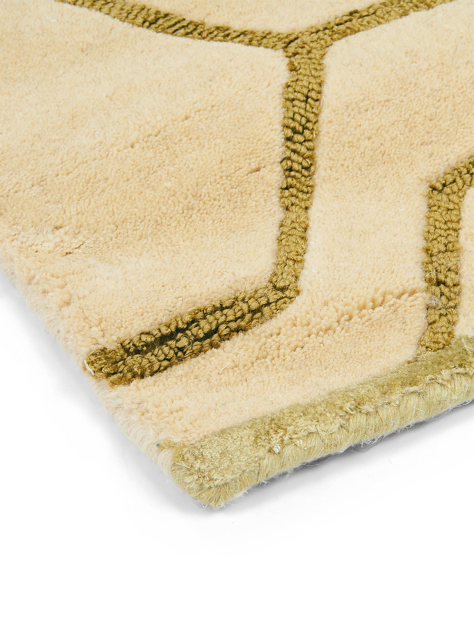 Rug made of 90% Wool, 10% Viscose in Beige with a 11 - 20 mm high pile by Wedgwood