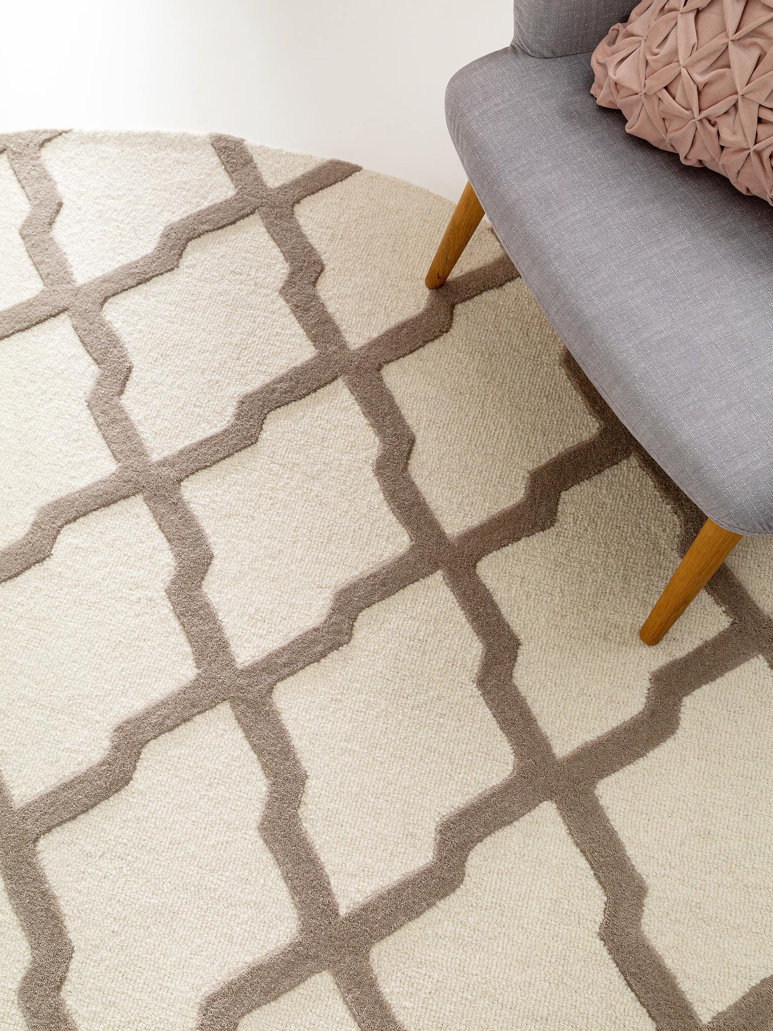 Teppich aus 100% Wolle in Grau mit 11 bis 20 mm hohem Flor von benuta Pure