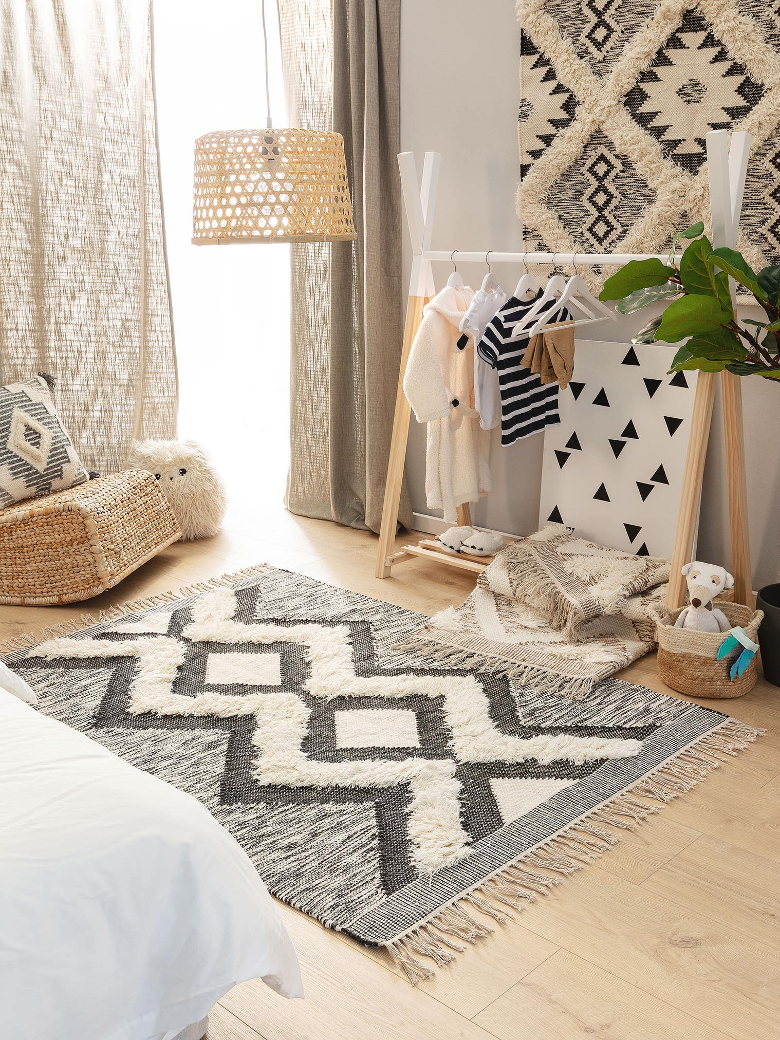 Tapis en 80% laine, 20% coton en Noir & Blanc avec une pile de 11 - 20 mm de hauteur de Lytte