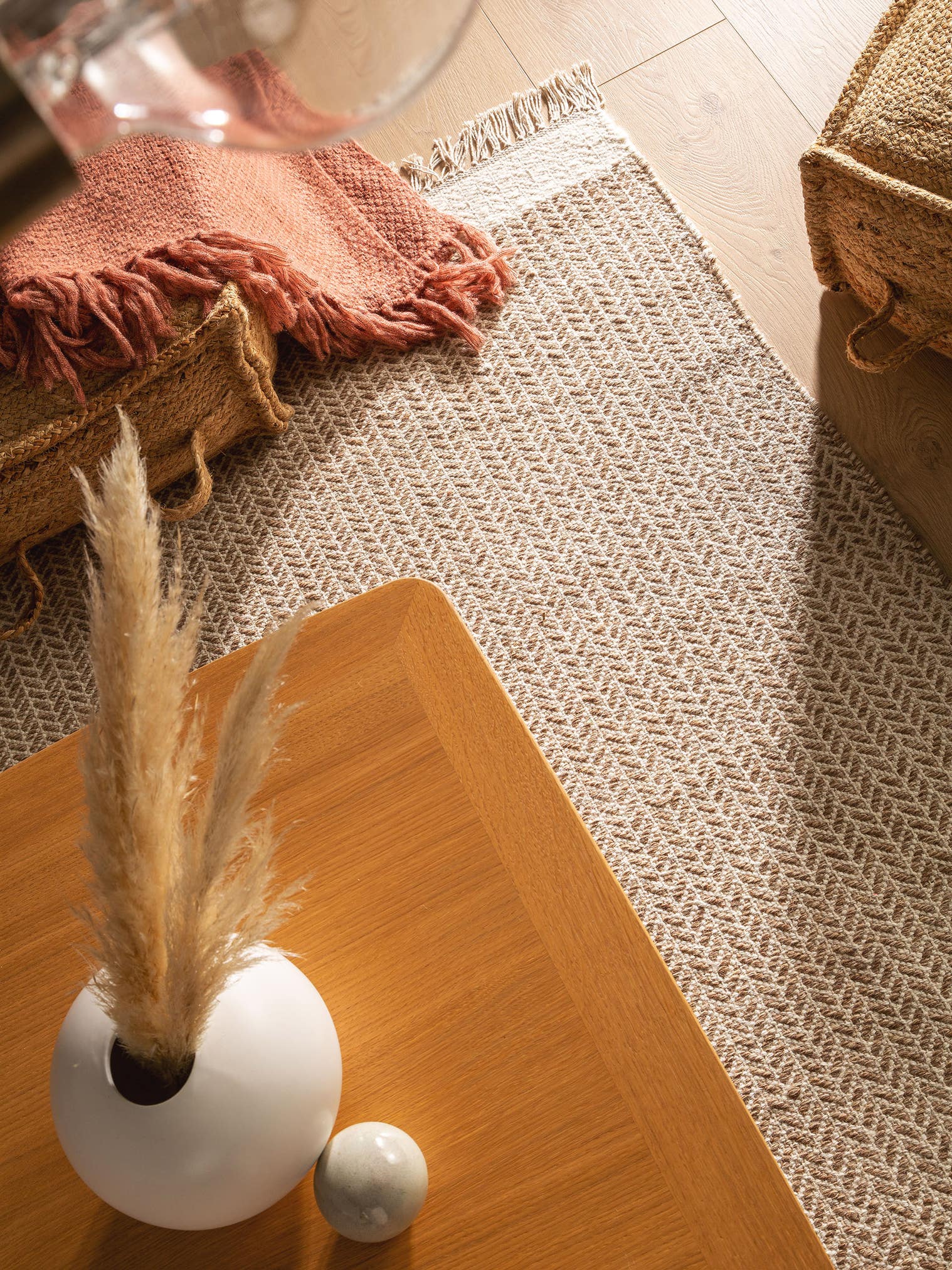 Teppich aus 60% Wolle, 40% Baumwolle in Beige mit bis 5 mm hohem Flor von benuta Pure