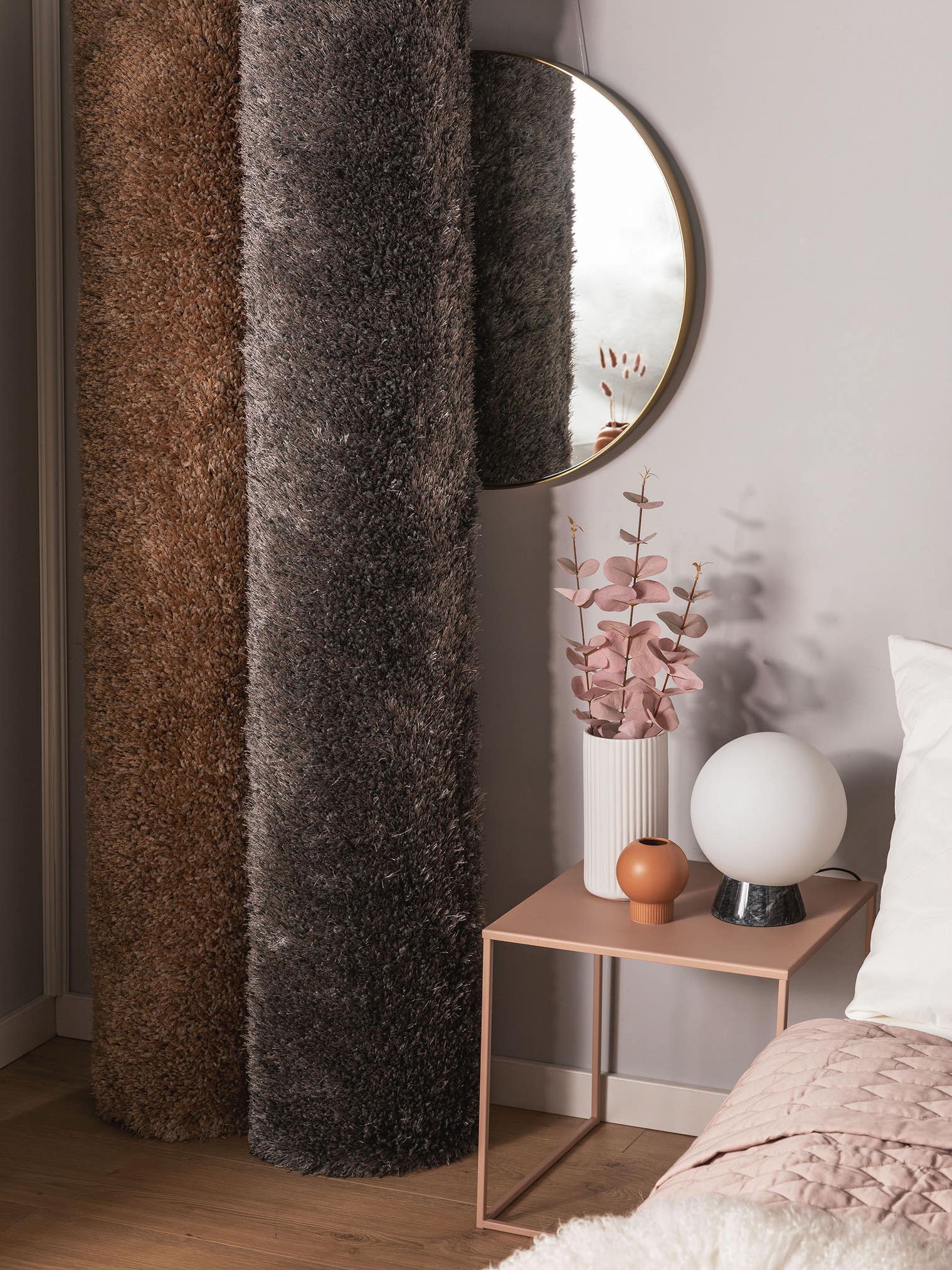 Teppich aus 50% Polyester, 50% Polypropylen in Grau mit 41 bis 50 mm hohem Flor von benuta