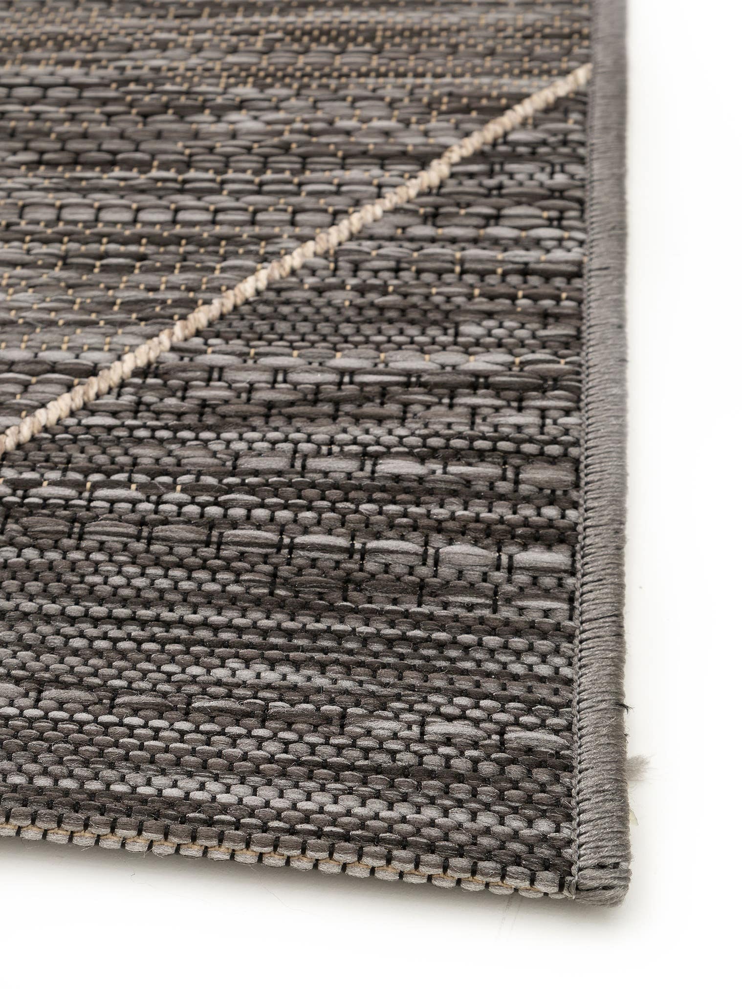 Teppich aus 100% Polypropylen in Grau mit bis 5 mm hohem Flor von benuta Nest