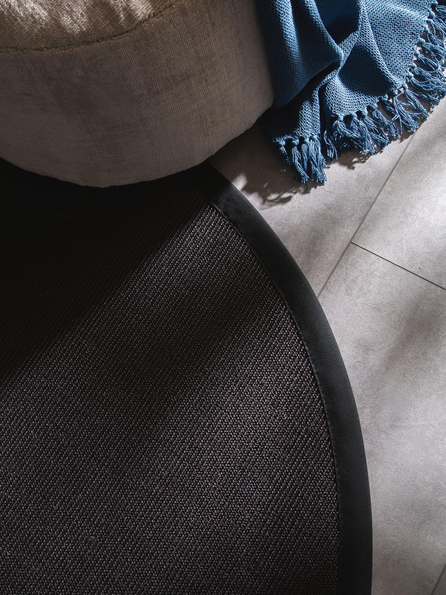 Rug made of 100% Sisal in Black with a 1- 5 mm high pile by benuta Nest