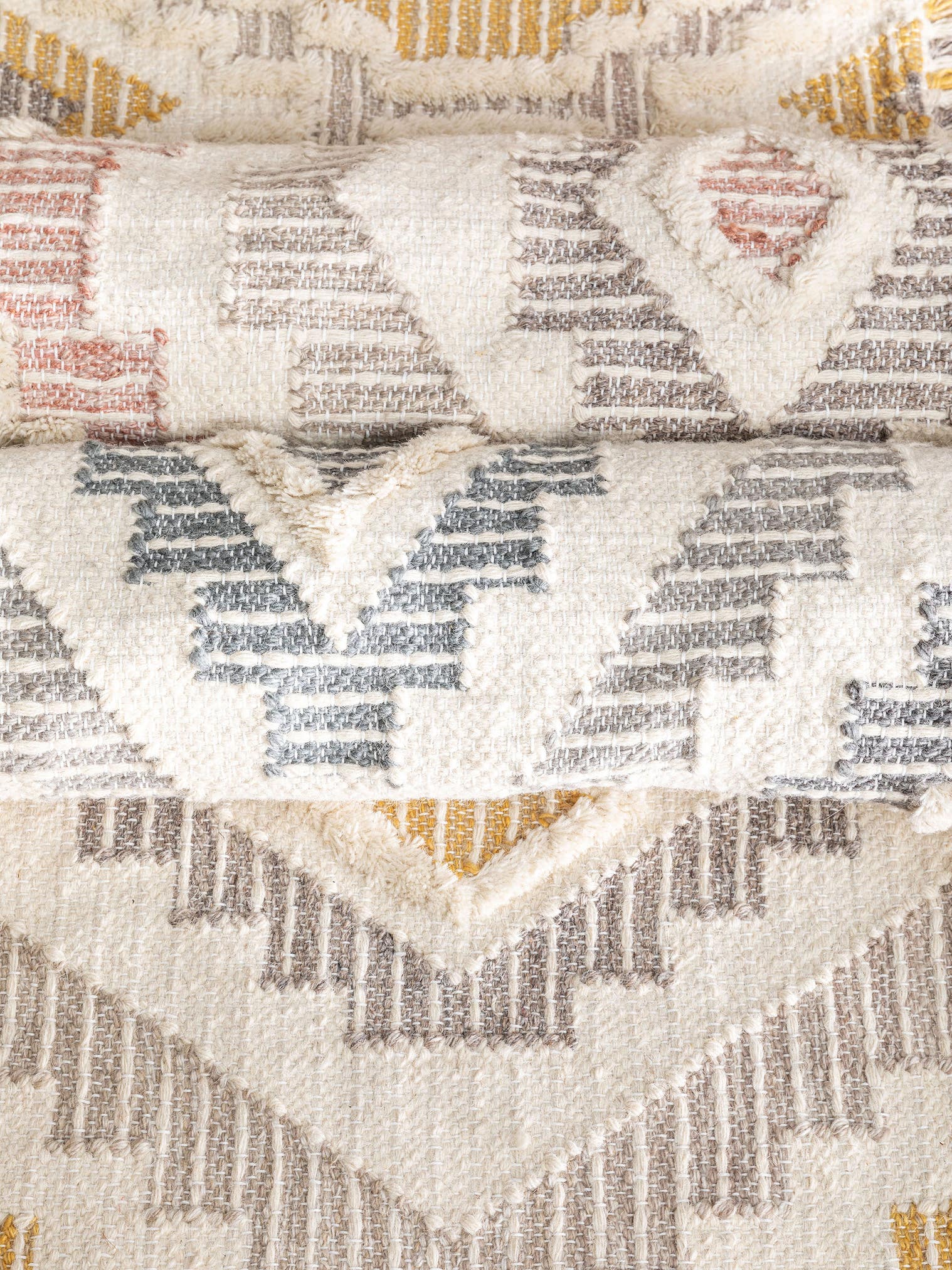Teppich aus 70% Wolle, 30% Polyester in Grau mit 6 bis 10 mm hohem Flor von Lytte