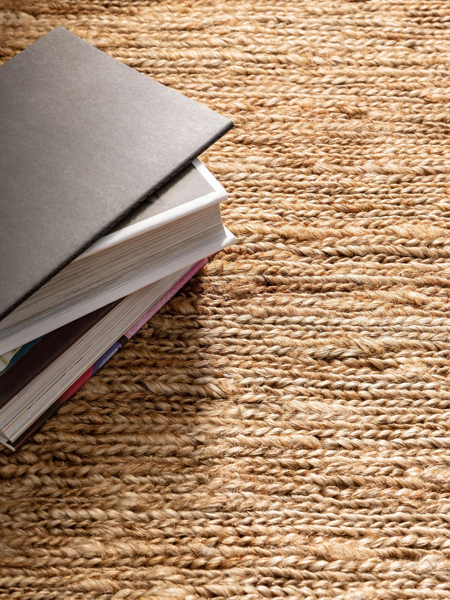 Teppich aus 100% Jute in Braun mit bis 5 mm hohem Flor von benuta Pure