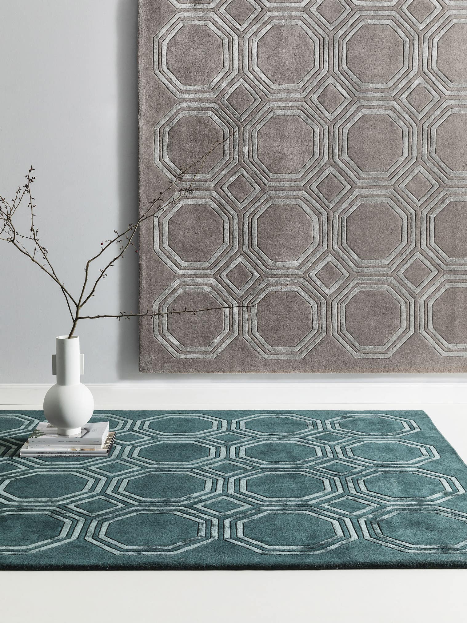 Teppich aus 70% Wolle, 30% Viskose in Grün mit 11 bis 20 mm hohem Flor von benuta Finest