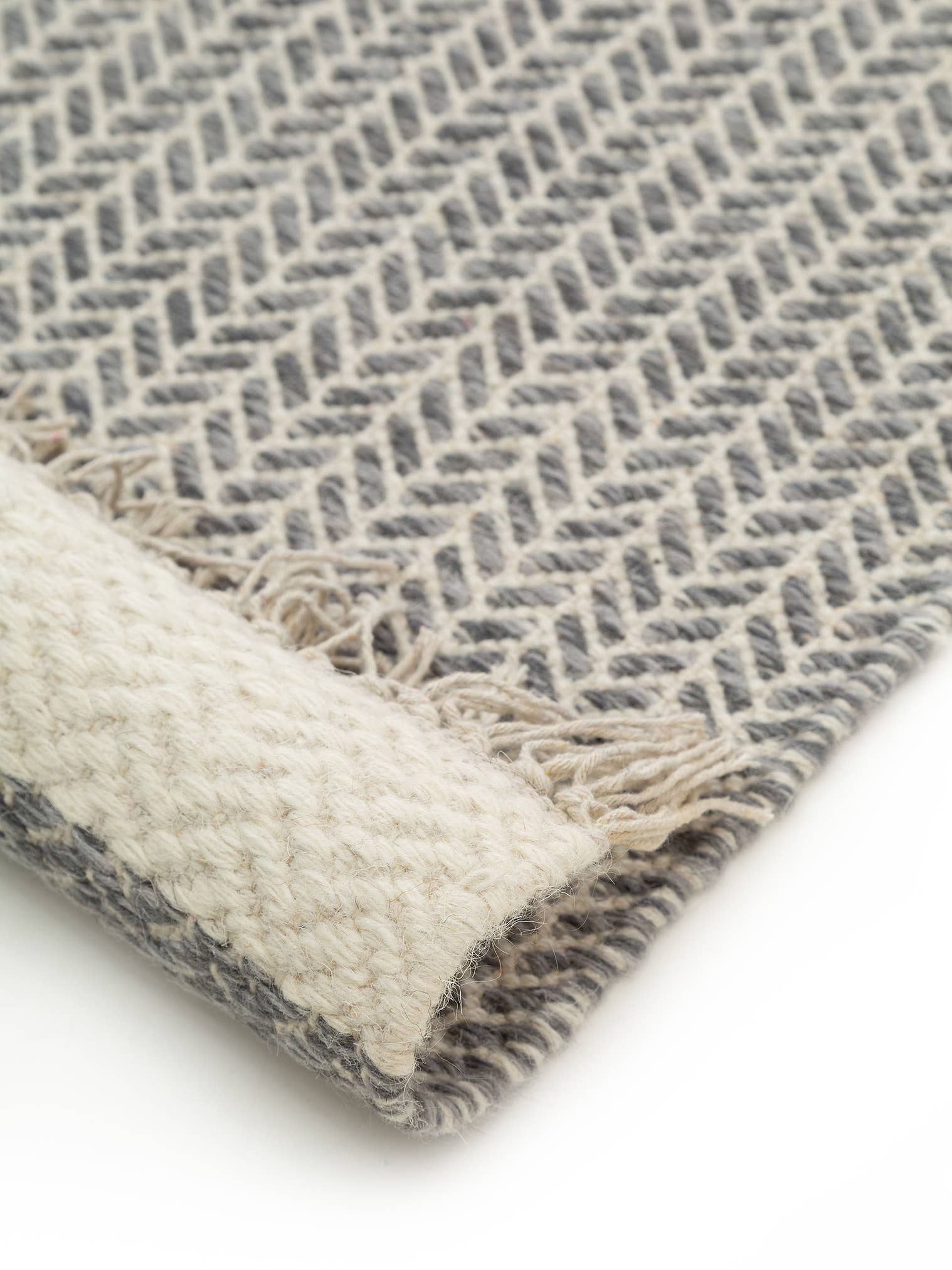 Rug made of 60% Wool, 40% Cotton in Grey with a 1- 5 mm high pile by benuta Pure