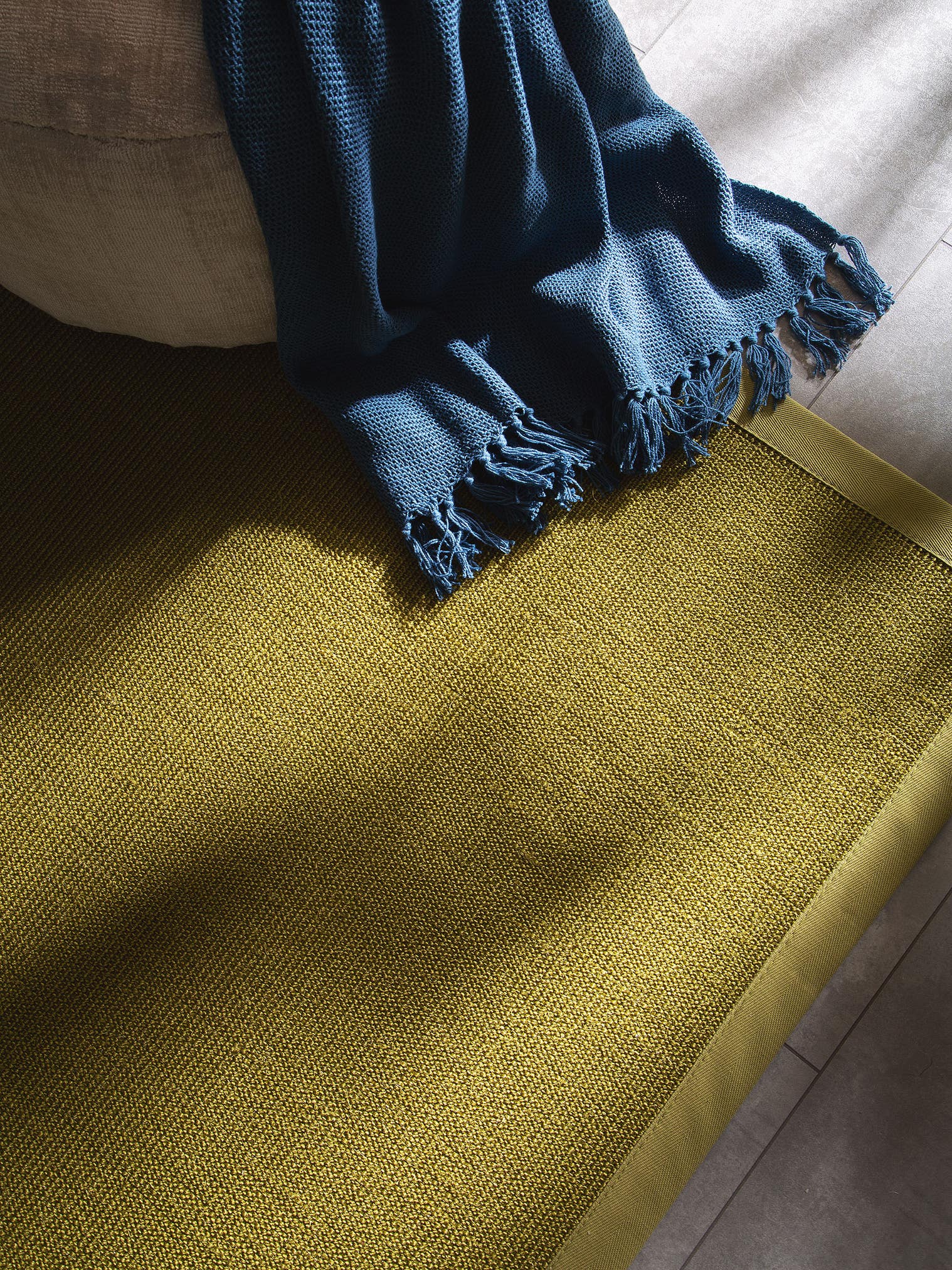 Teppich aus 100% Sisal in Grün mit bis 5 mm hohem Flor von benuta Nest