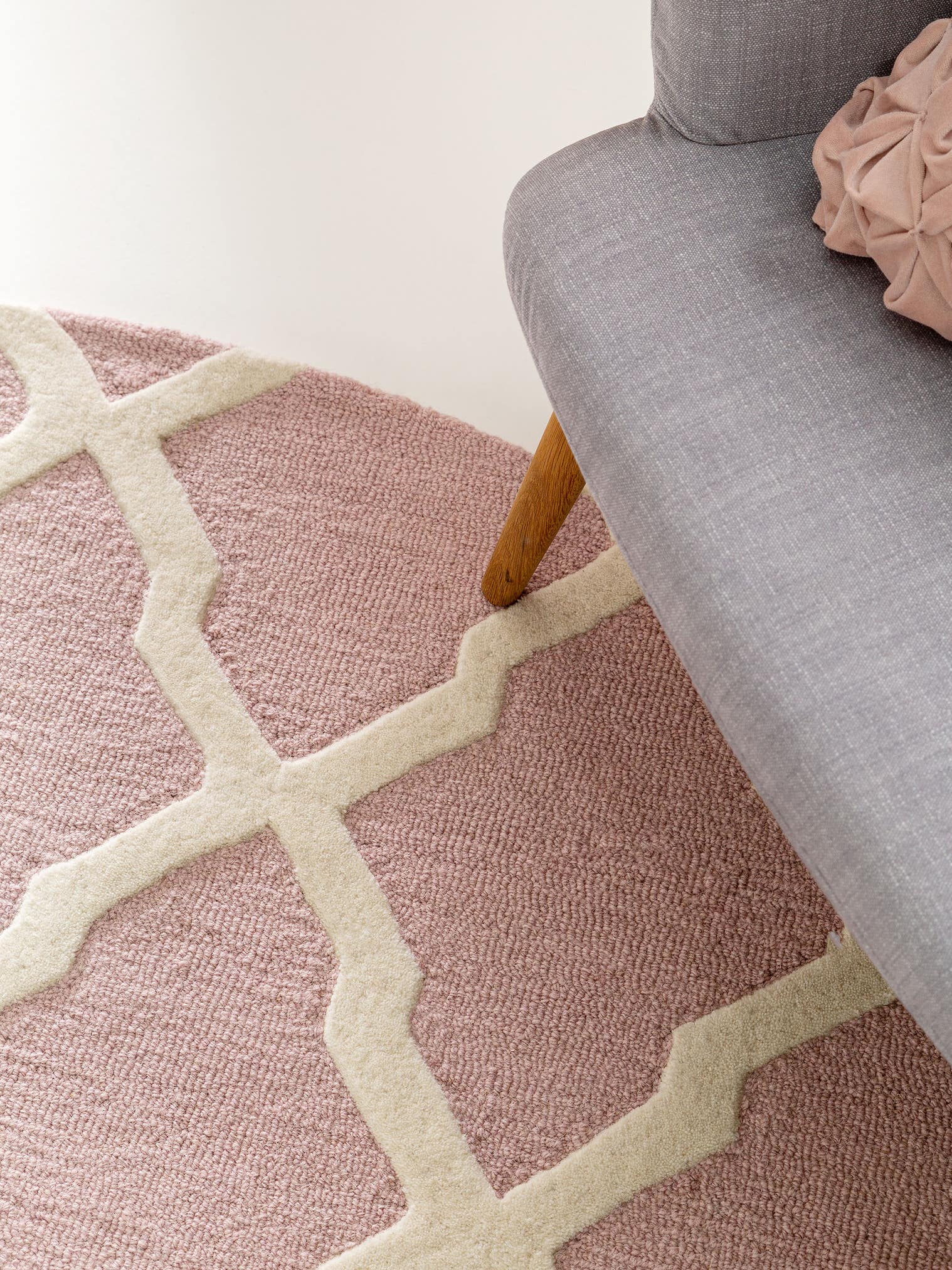 Teppich aus 100% Wolle in Rosa mit 11 bis 20 mm hohem Flor von benuta Pure