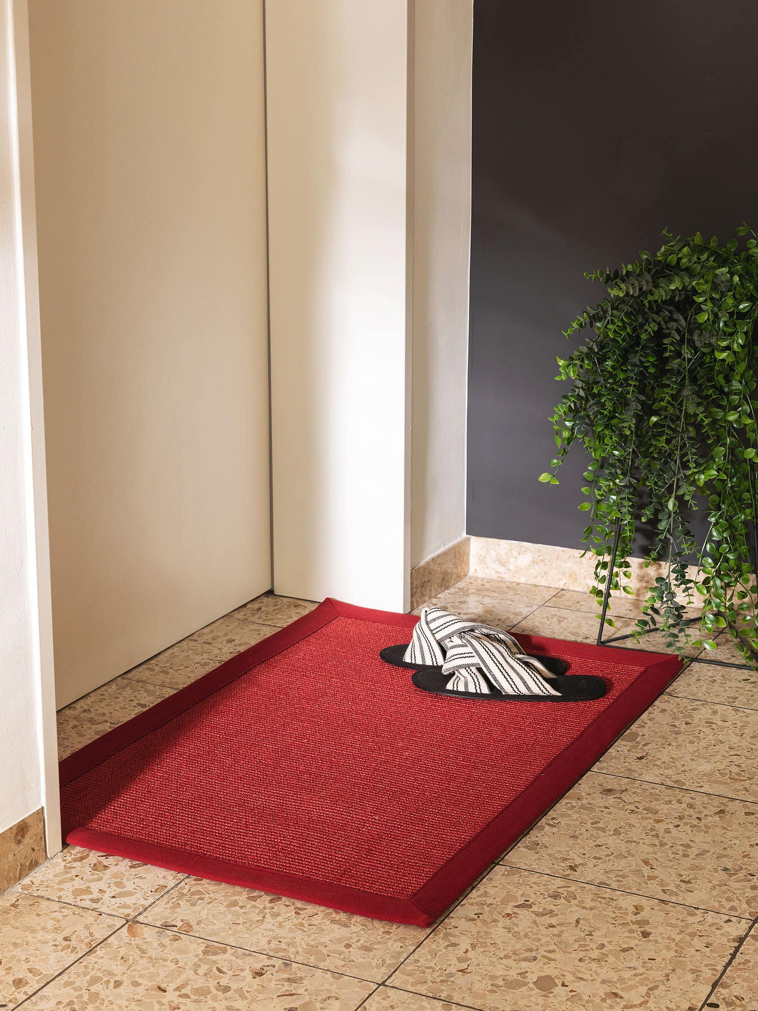 Rug made of 100% Sisal in Red with a 1- 5 mm high pile by benuta Nest