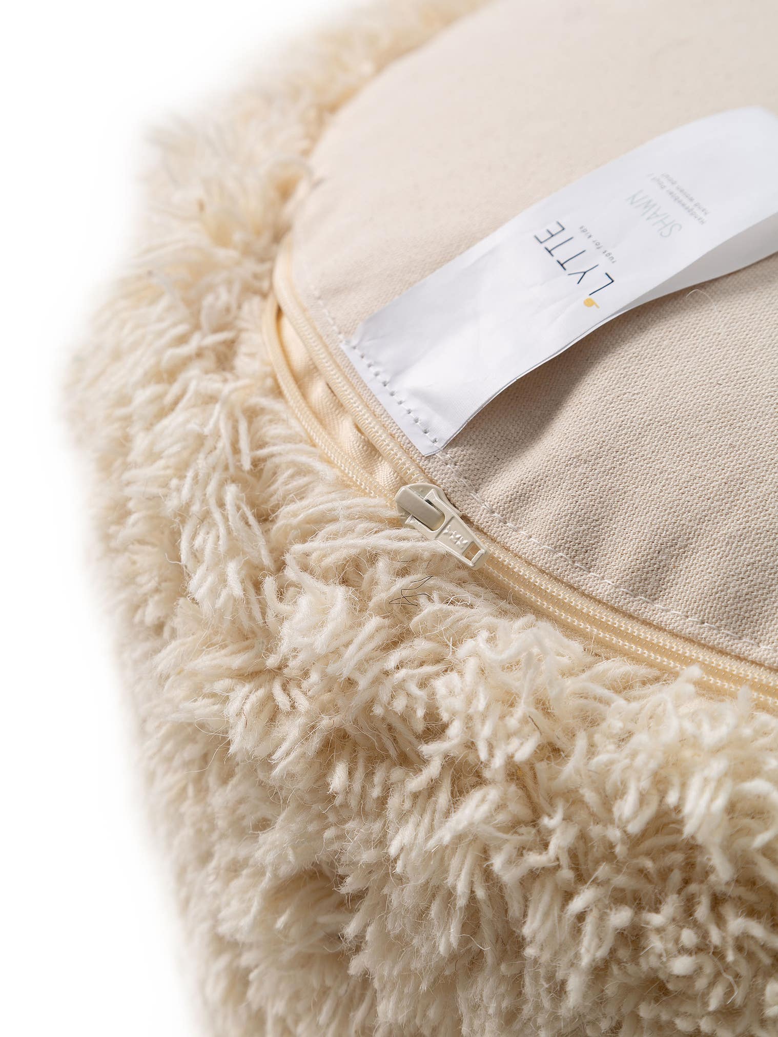 Pouf Shawn Ivory med -design i 80% Wool, 20% Polyester från Lytte