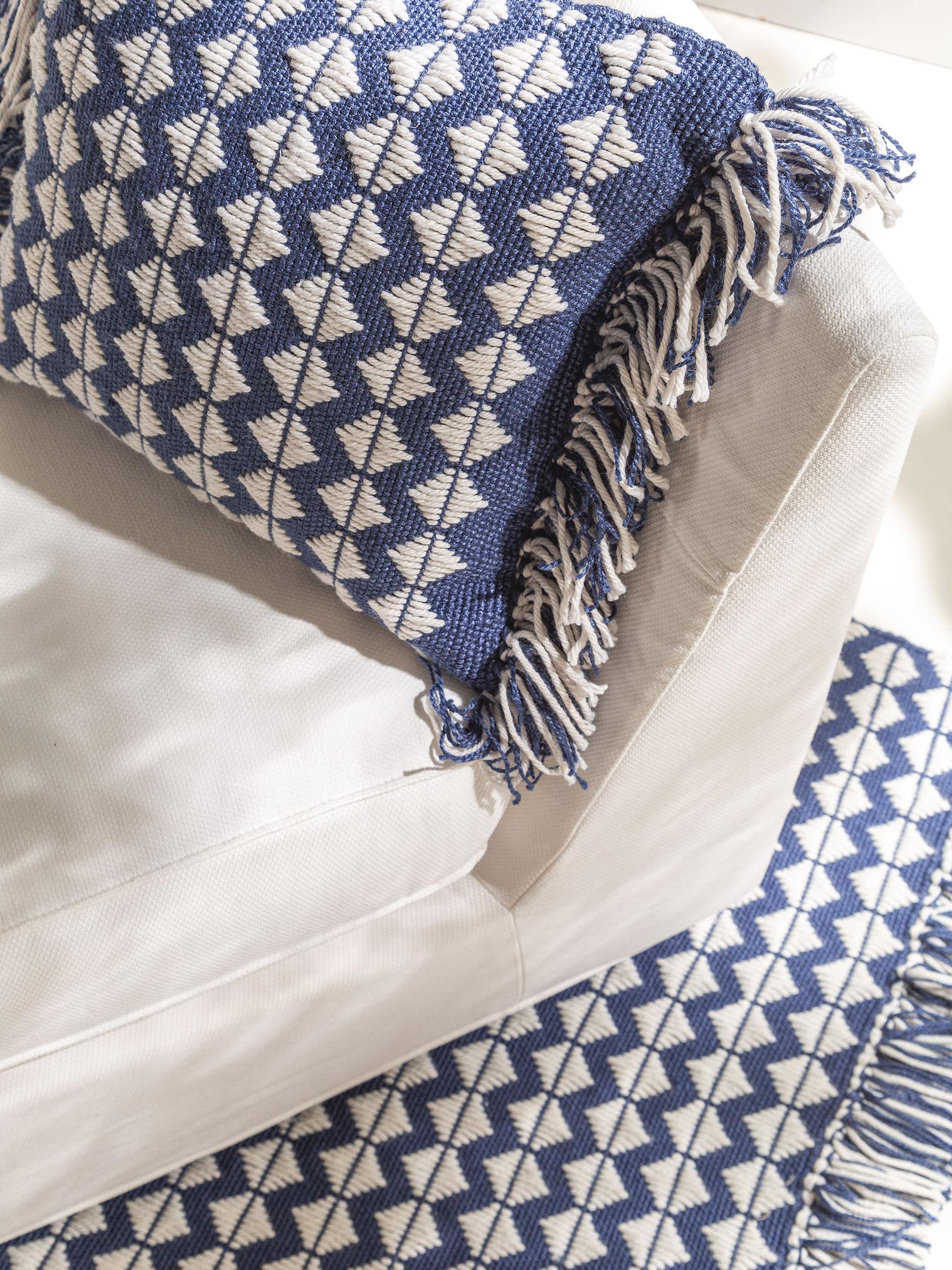 In- & Outdoor cushion Morty Dark Blue in Geometric design made of 100% Polyester (recycled PET) by benuta Pure