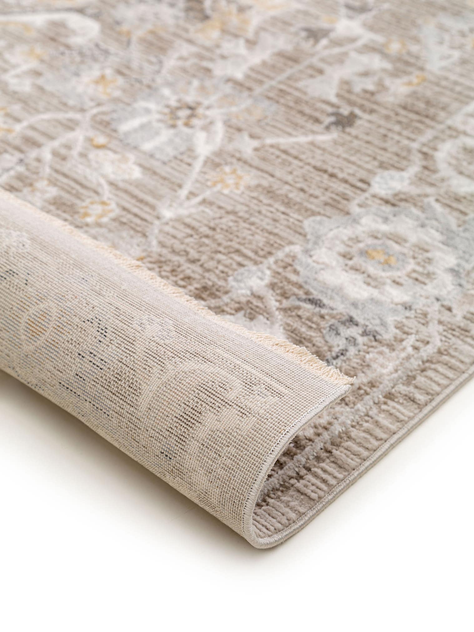 Teppich aus 65% Viskose, 35% Polyester in Grau mit 6 bis 10 mm hohem Flor von benuta Nest