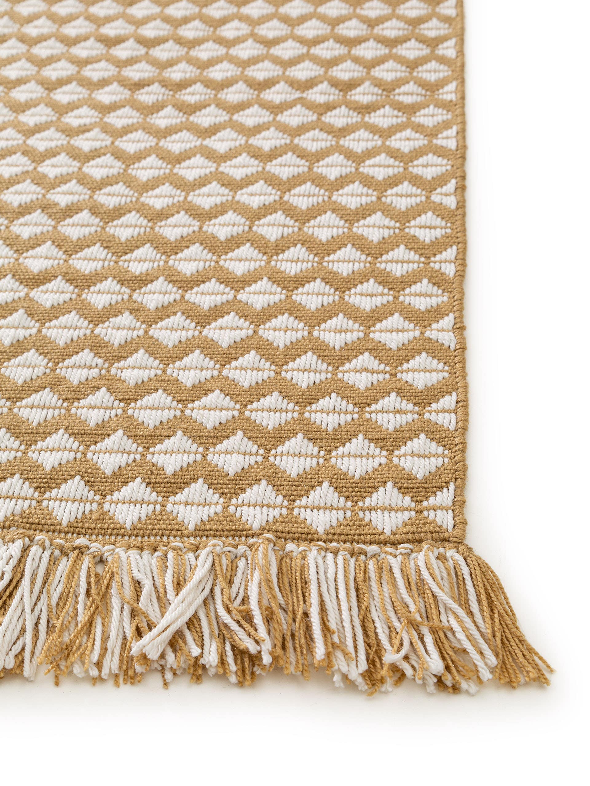 Matta av 100% Polyester i Gul med 1- 5 mm hög lugg från benuta Pure