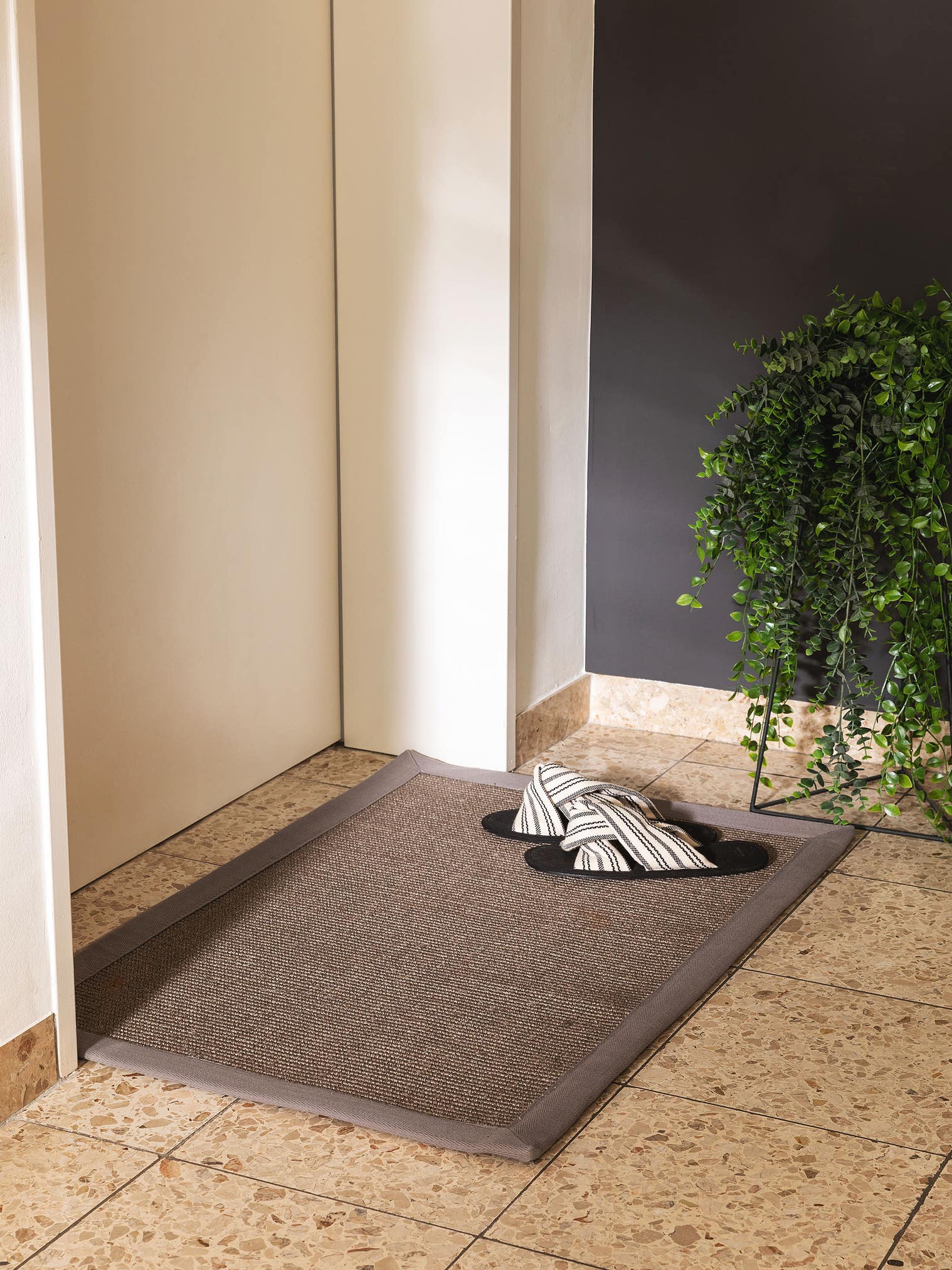 Alfombra de 100% Sisal en Gris con un pelo de {{Placeholder_Pile Height}} de altura de benuta Nest