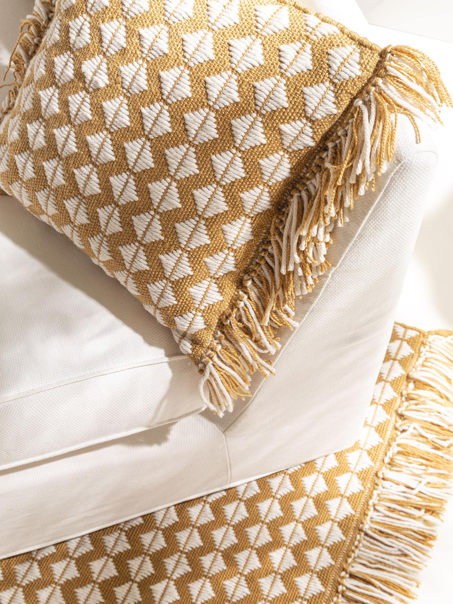 In- & Outdoor cushion Morty Yellow in Geometric design made of 100% Polyester (recycled PET) by benuta Pure
