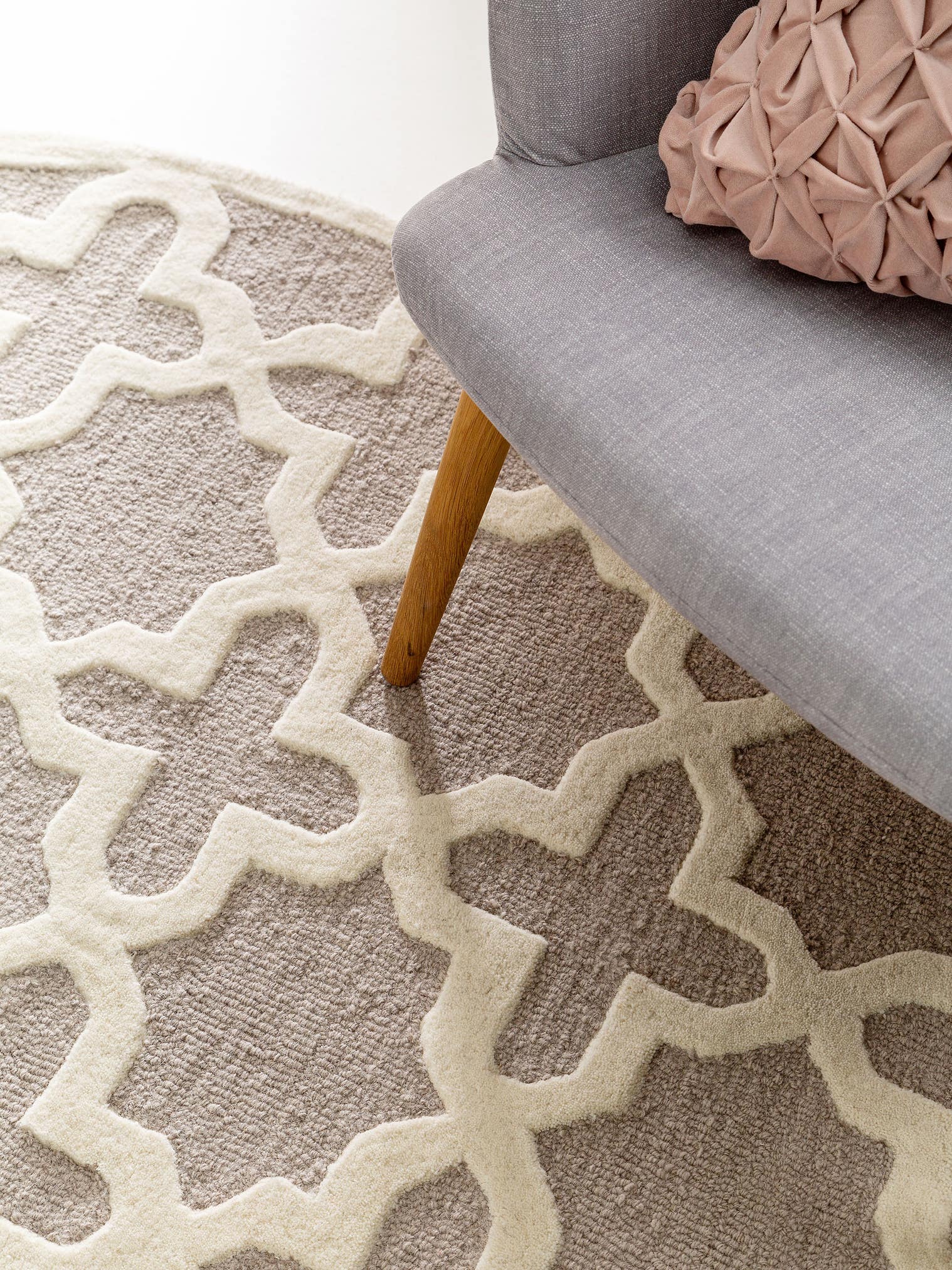 Teppich aus 100% Wolle in Grau mit 11 bis 20 mm hohem Flor von benuta Pure