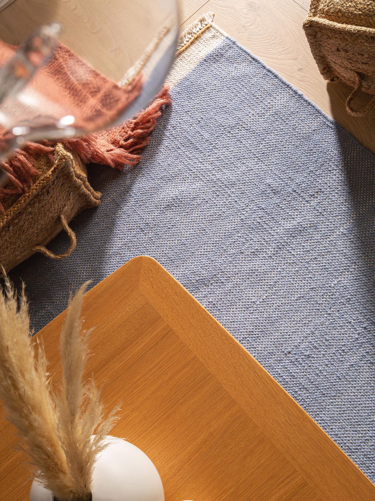 Tappeto di 60% Lana, 40% Cotone in Azzurro con pelo alto 1- 5 mm da benuta Pop