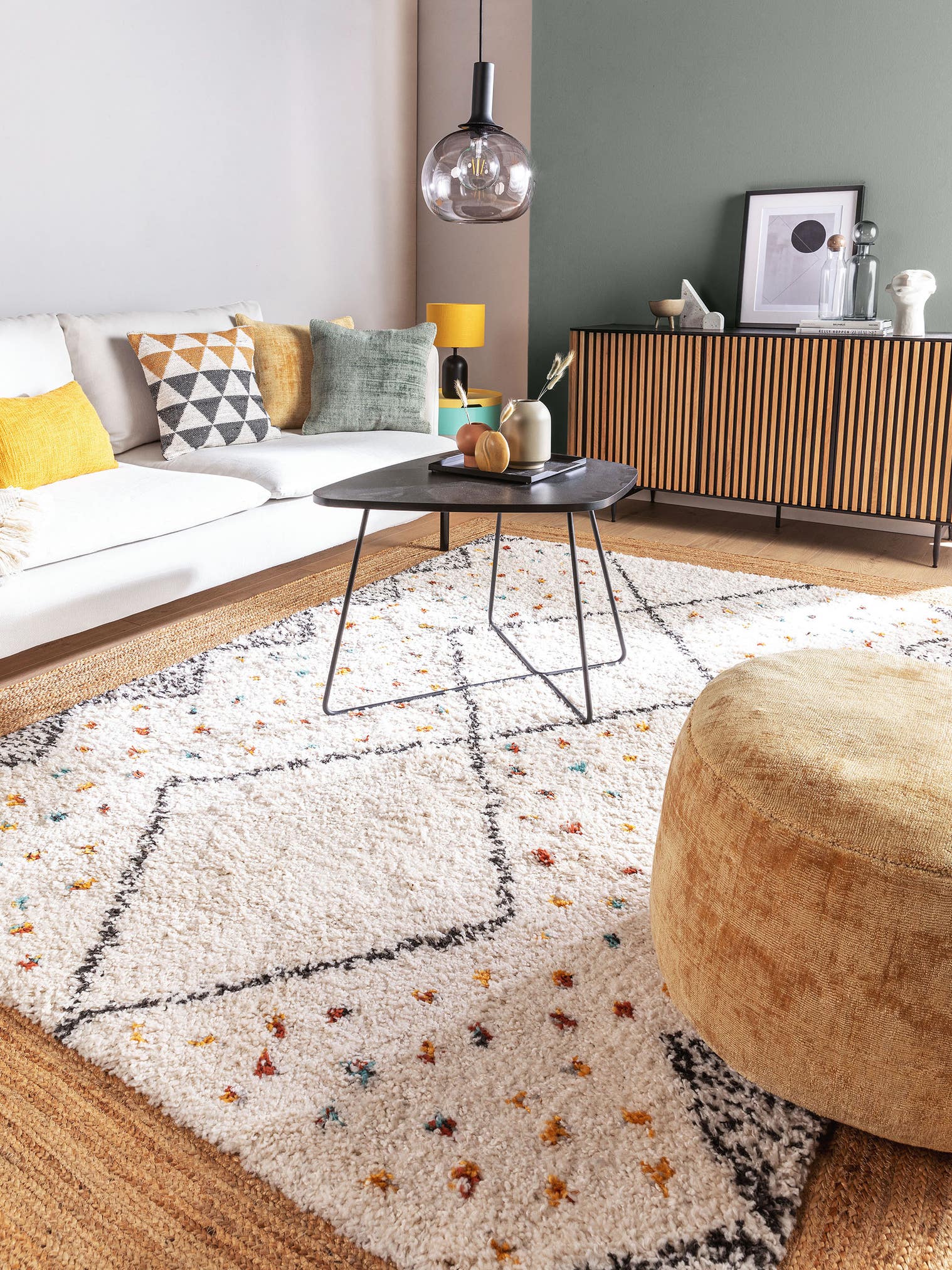 Teppe av 100 % polypropylen i Beige med 21 til 30 mm høy lugg fra benuta Pop