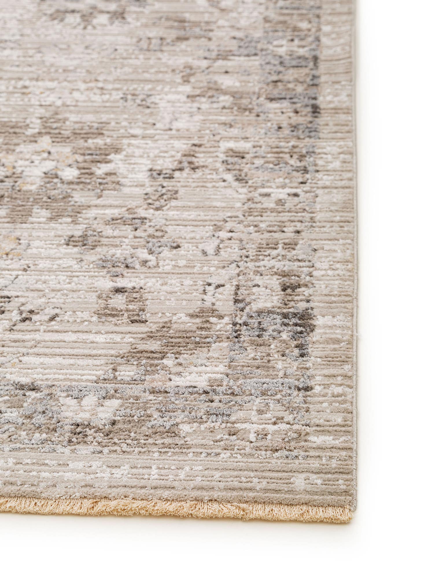 Teppich aus 65% Viskose, 35% Polyester in Grau mit 6 bis 10 mm hohem Flor von benuta