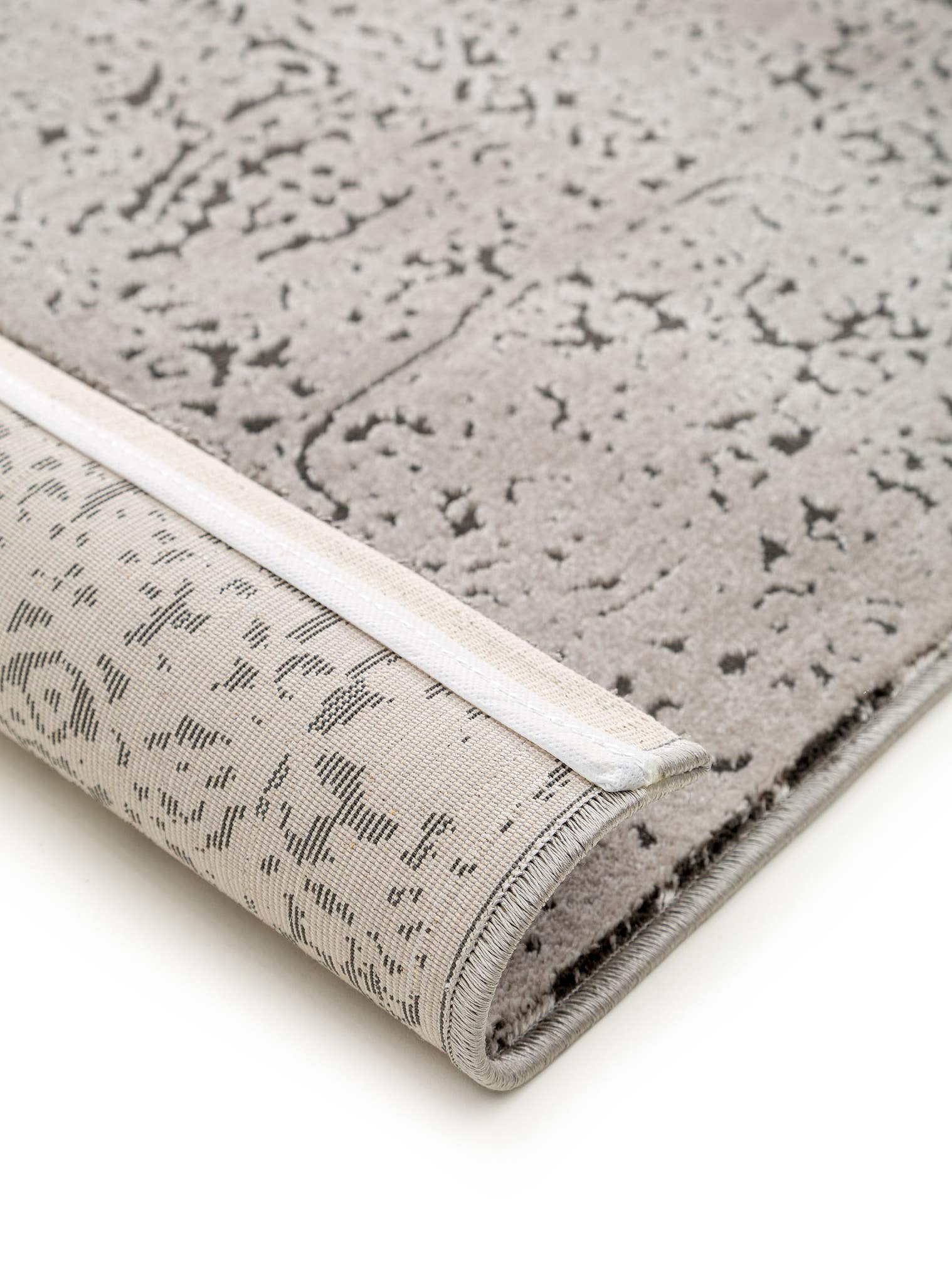 Tapis en 100% Polyester en Gris avec une pile de 6 - 10 mm de hauteur de benuta